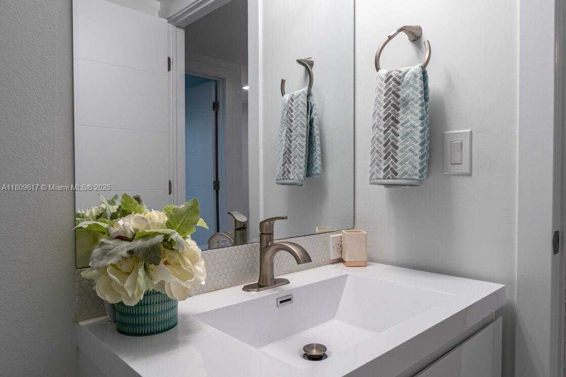 Small Image of 17050 NORTH BAY RD #401, Sunny Isles Beach Number 20