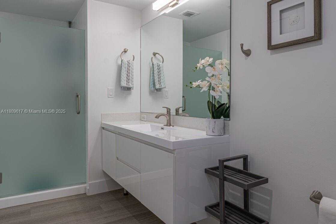 Small Image of 17050 NORTH BAY RD #401, Sunny Isles Beach Number 21
