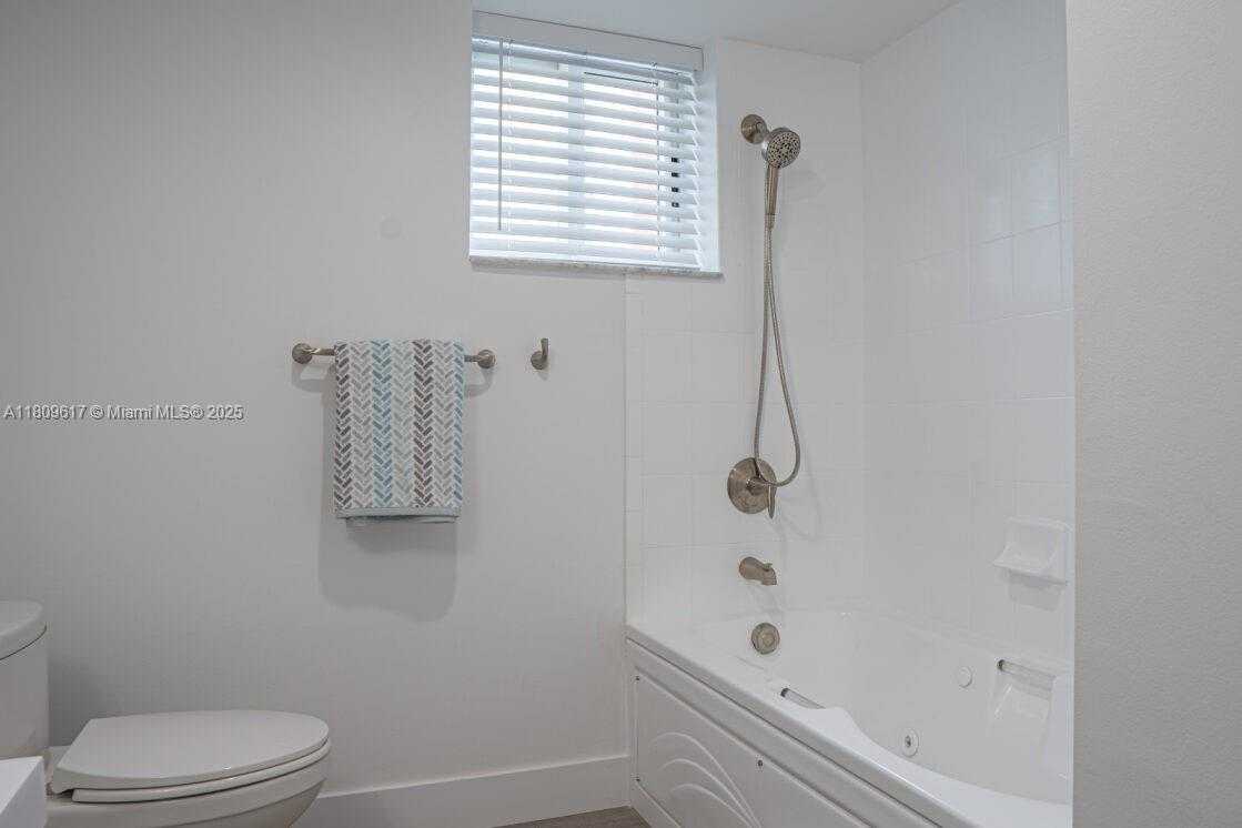 Small Image of 17050 NORTH BAY RD #401, Sunny Isles Beach Number 22