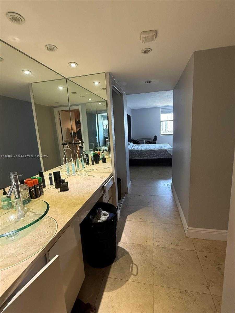 Small Image of 3375 NORTH COUNTRY CLUB DR #1004, Aventura Number 14