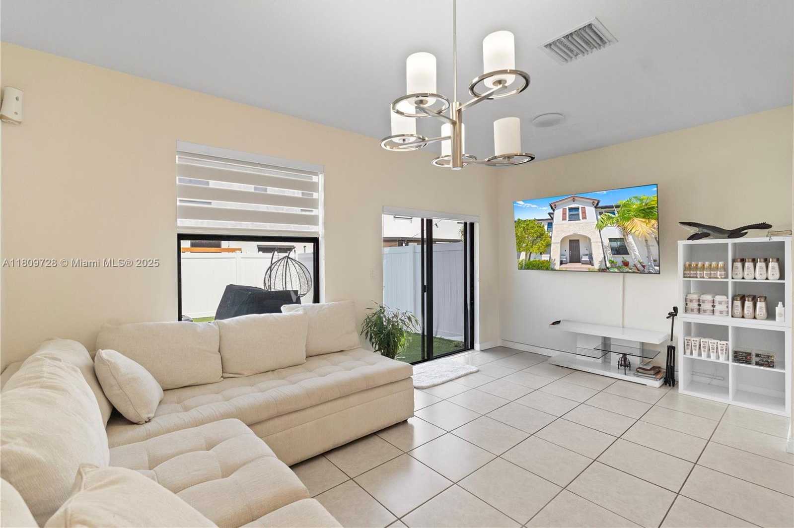 Small Image of 10606 32 LN, Hialeah Number 10