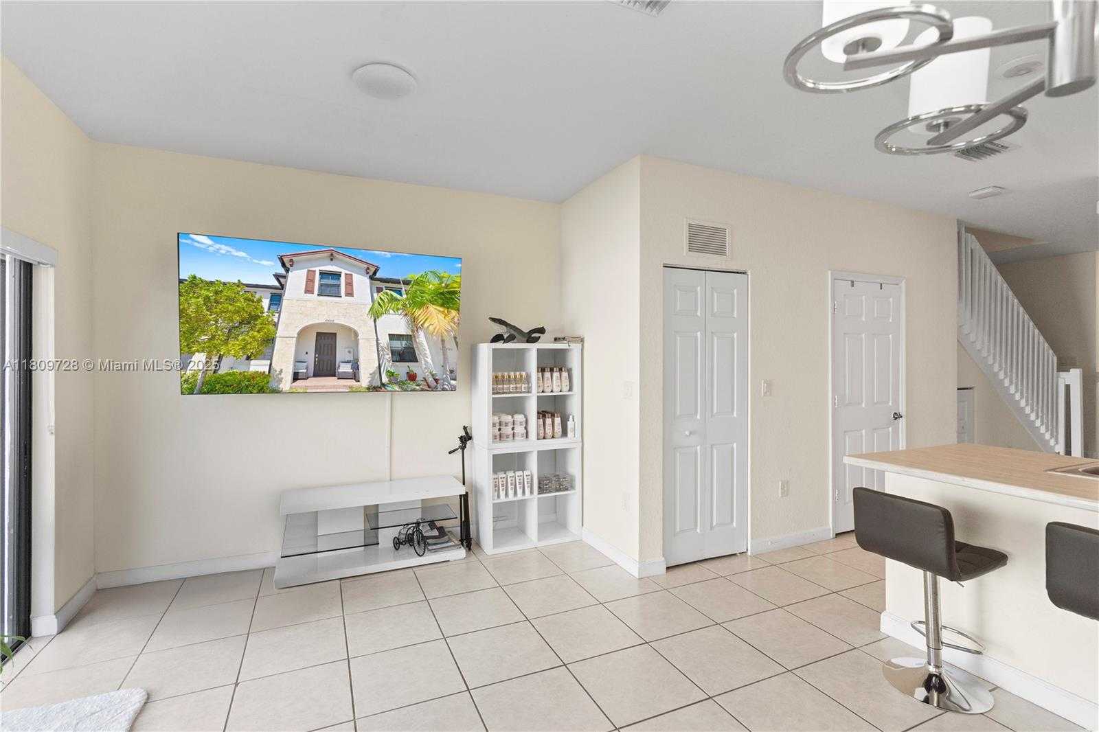 Small Image of 10606 32 LN, Hialeah Number 12