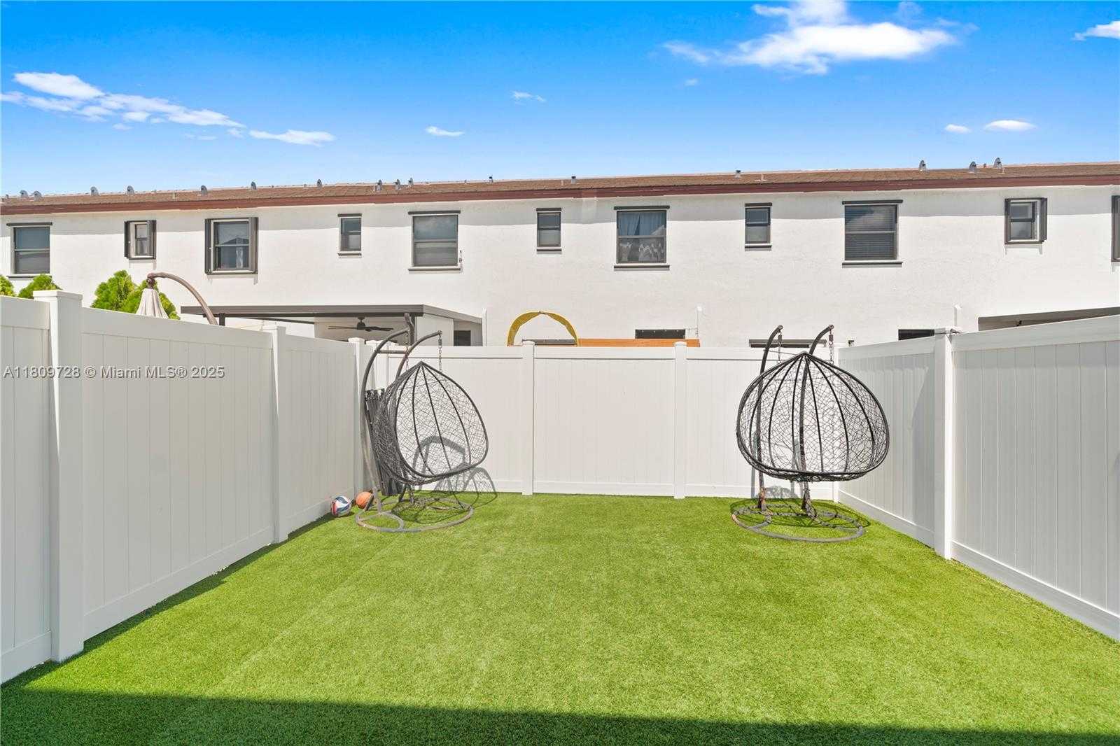 Small Image of 10606 32 LN, Hialeah Number 16
