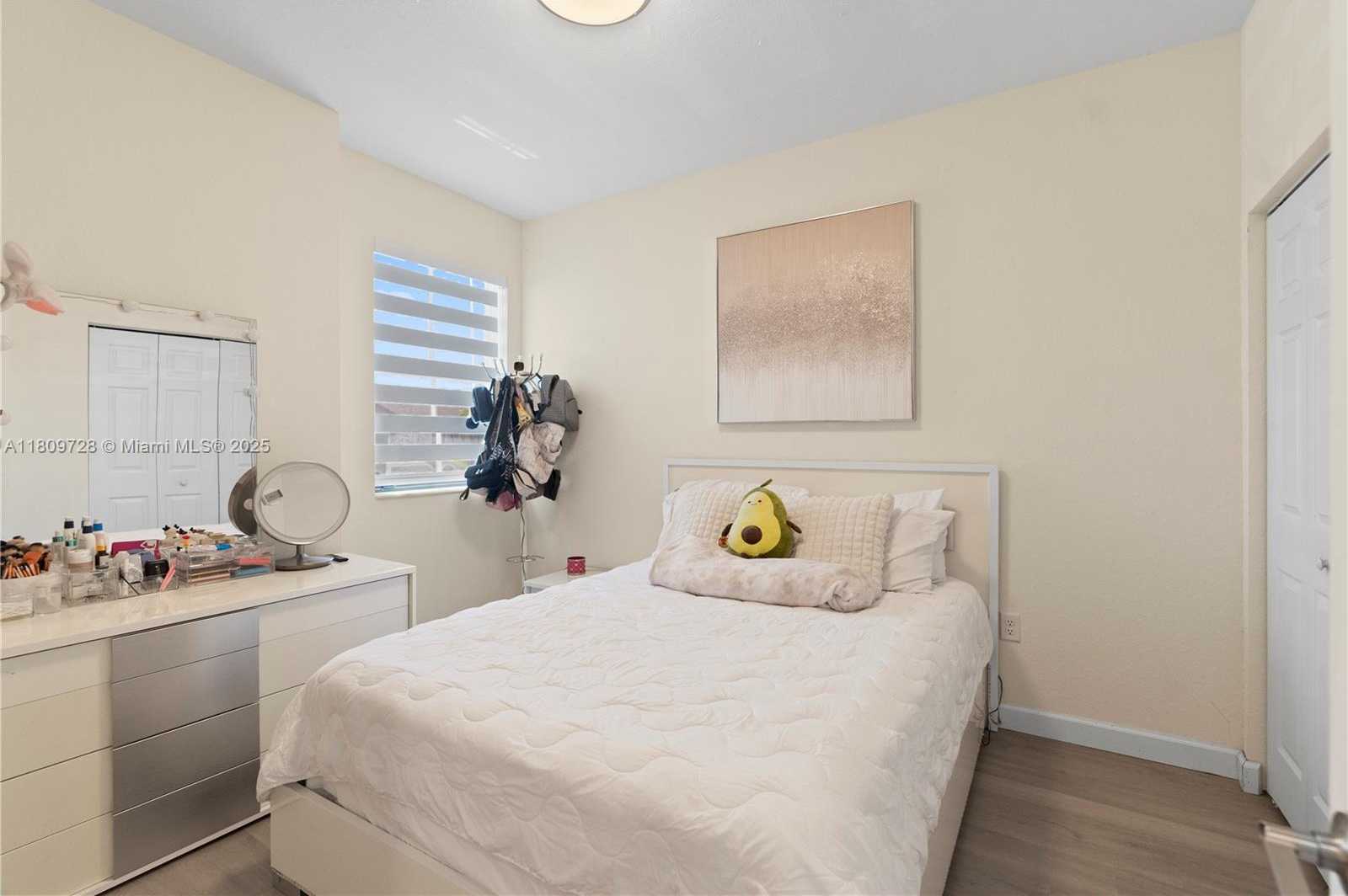 Small Image of 10606 32 LN, Hialeah Number 21