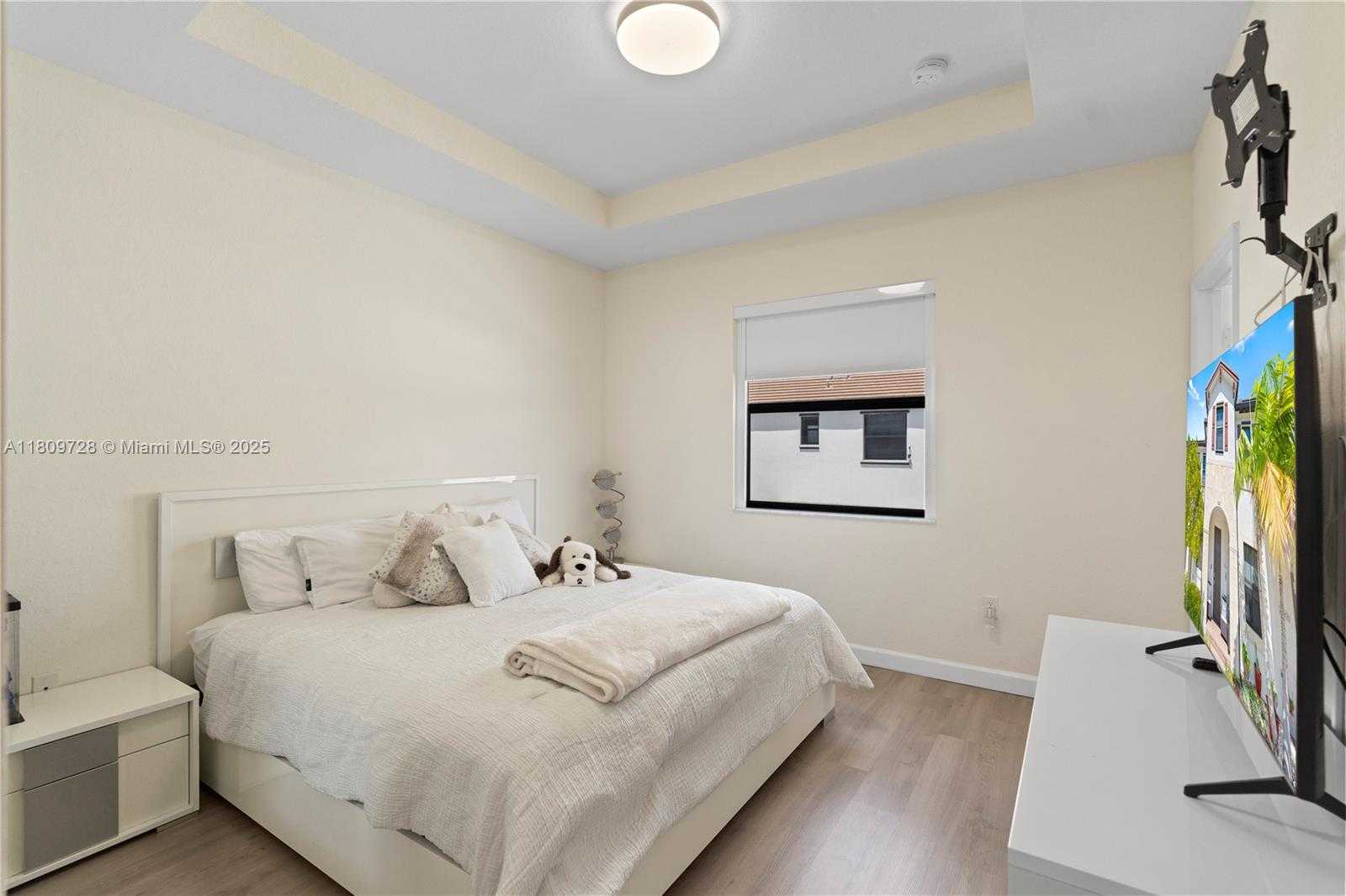 Small Image of 10606 32 LN, Hialeah Number 28
