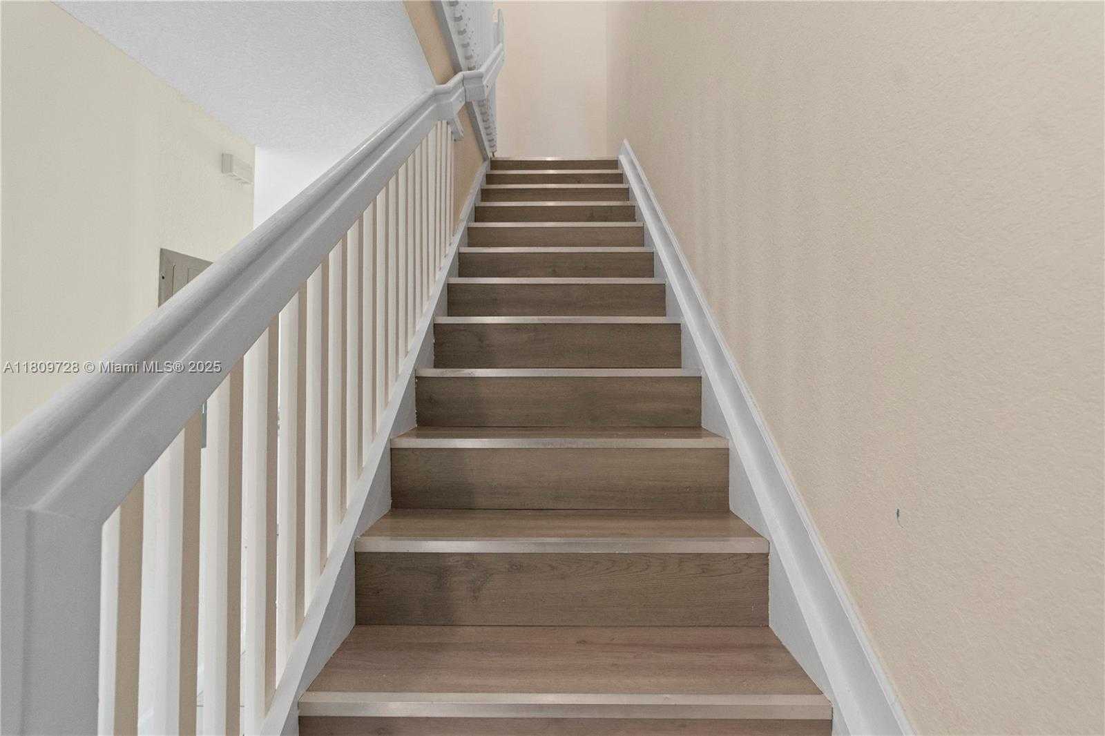 Small Image of 10606 32 LN, Hialeah Number 4
