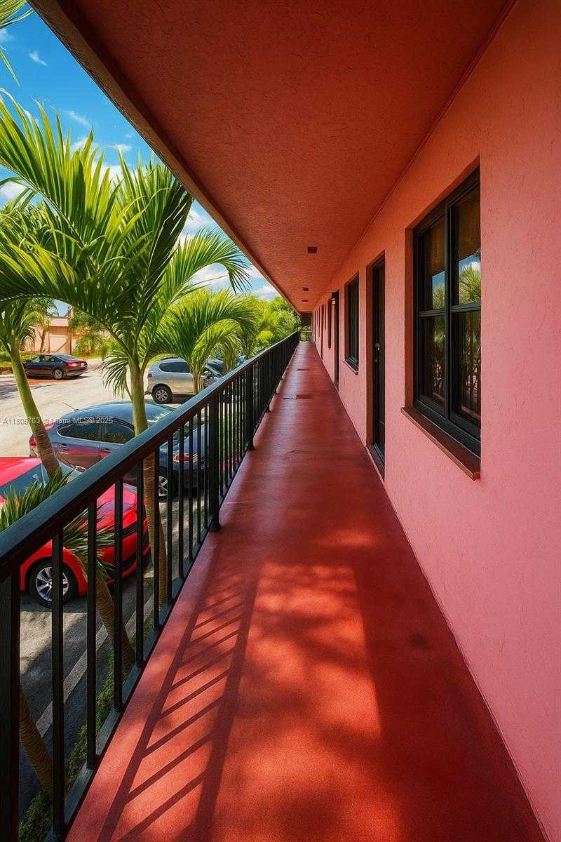 Small Image of Hialeah Number 4