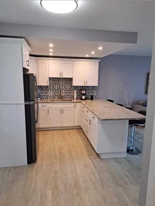 Small Image of 220 KINGS POINT DR #106, Sunny Isles Beach Number 6