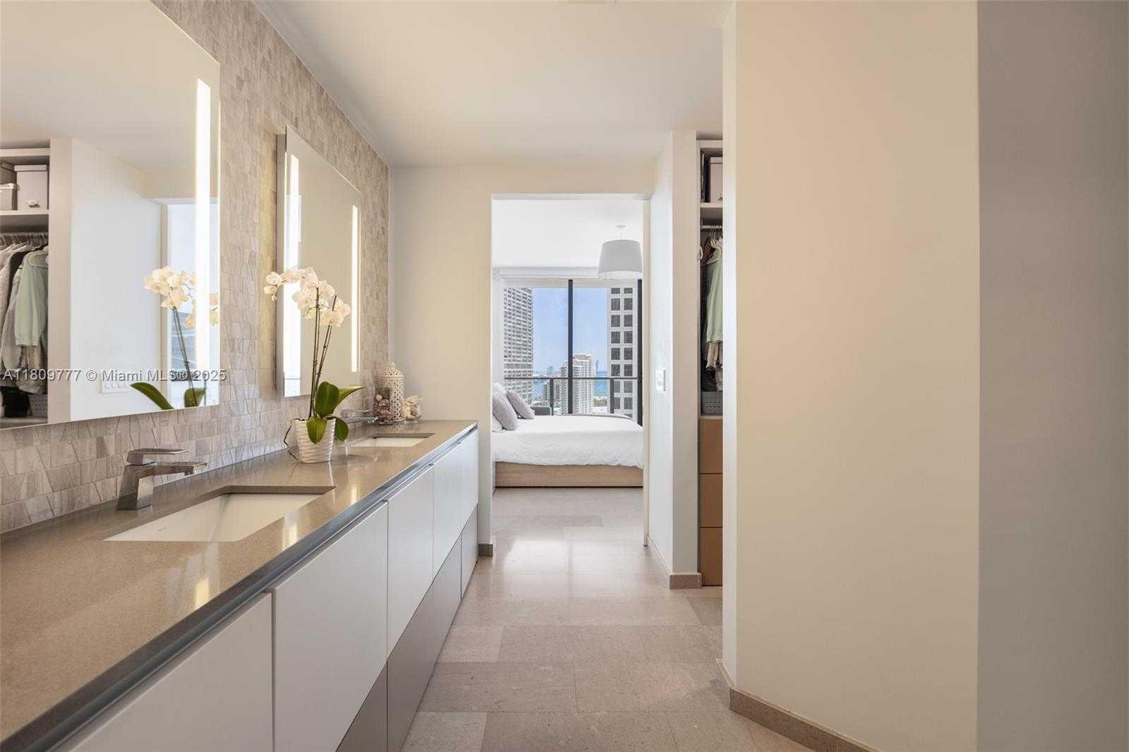 Small Image of 68 SOUTH EAST 6TH ST #1703, Miami Number 12