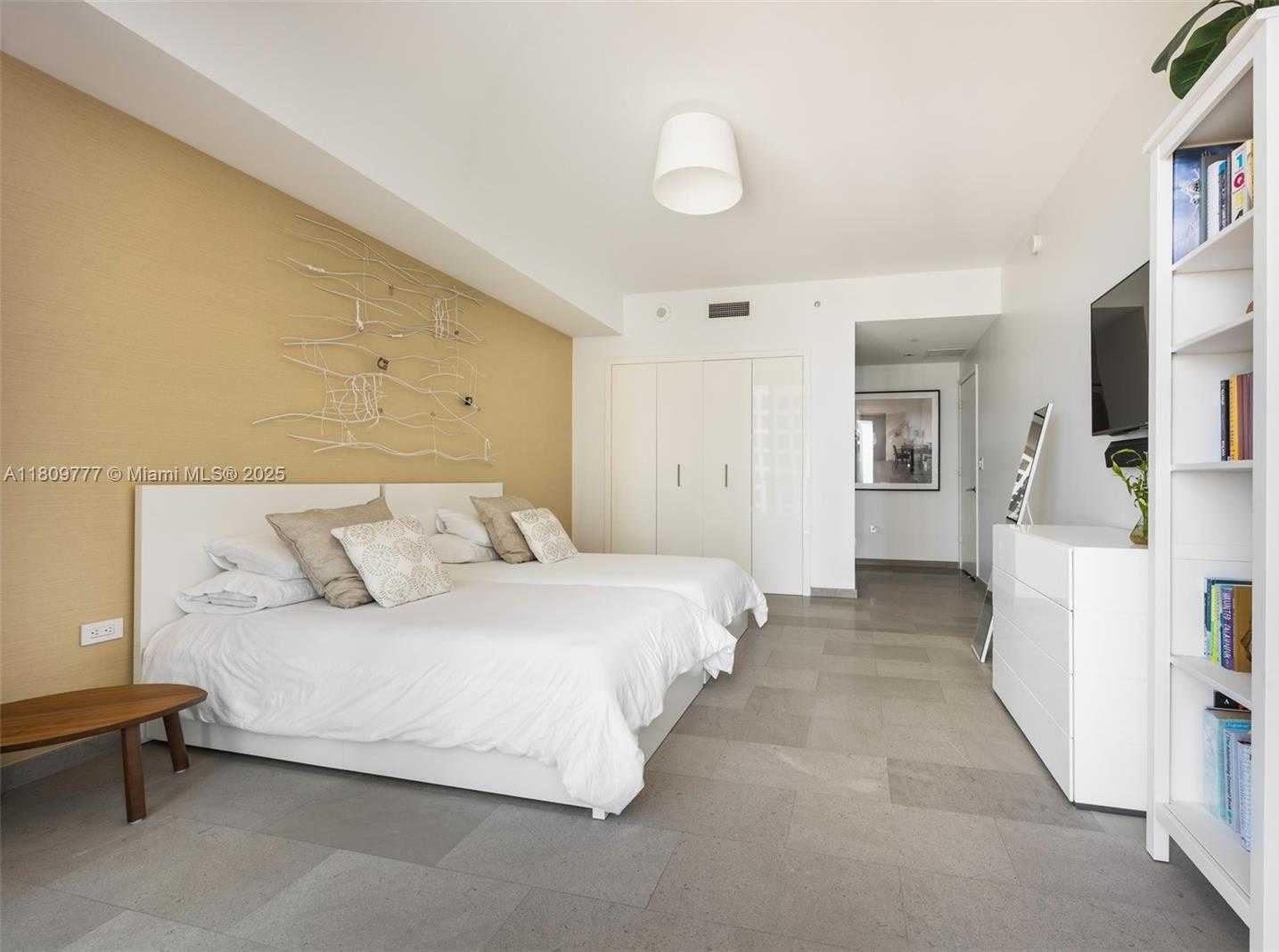 Small Image of 68 SOUTH EAST 6TH ST #1703, Miami Number 14