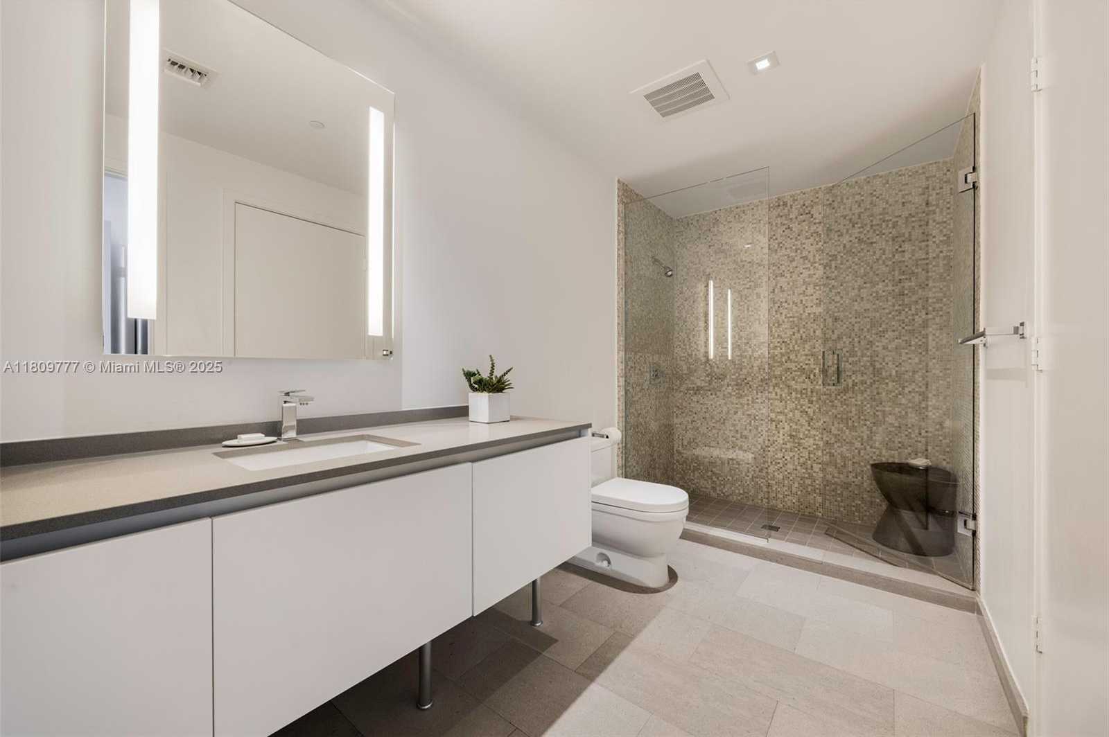 Small Image of 68 SOUTH EAST 6TH ST #1703, Miami Number 15