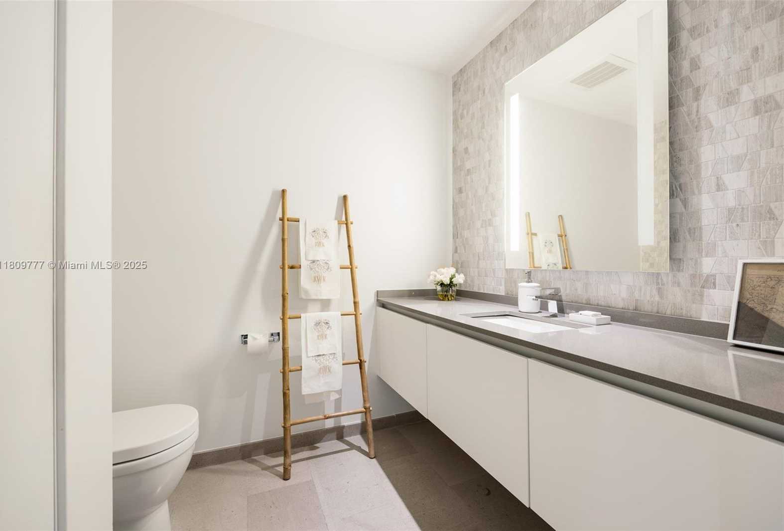 Small Image of 68 SOUTH EAST 6TH ST #1703, Miami Number 21