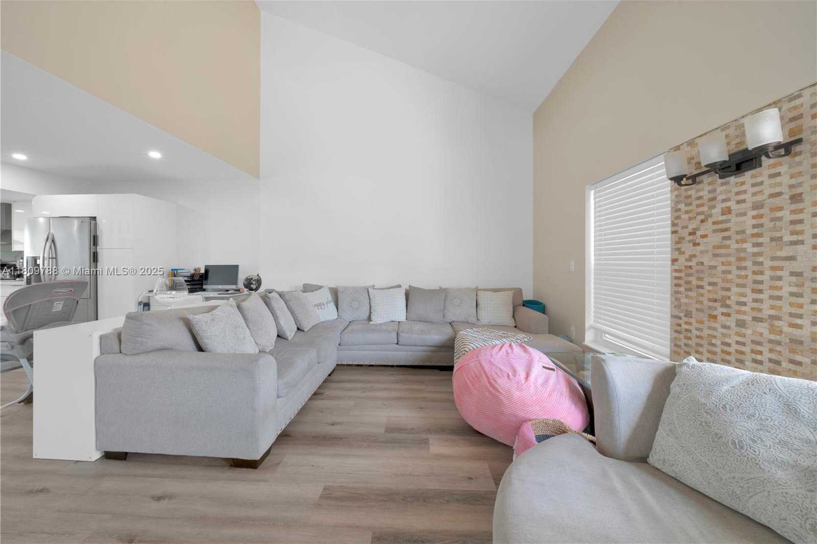 Small Image of 4542 SOUTH WEST 143RD CT W, Miami Number 11
