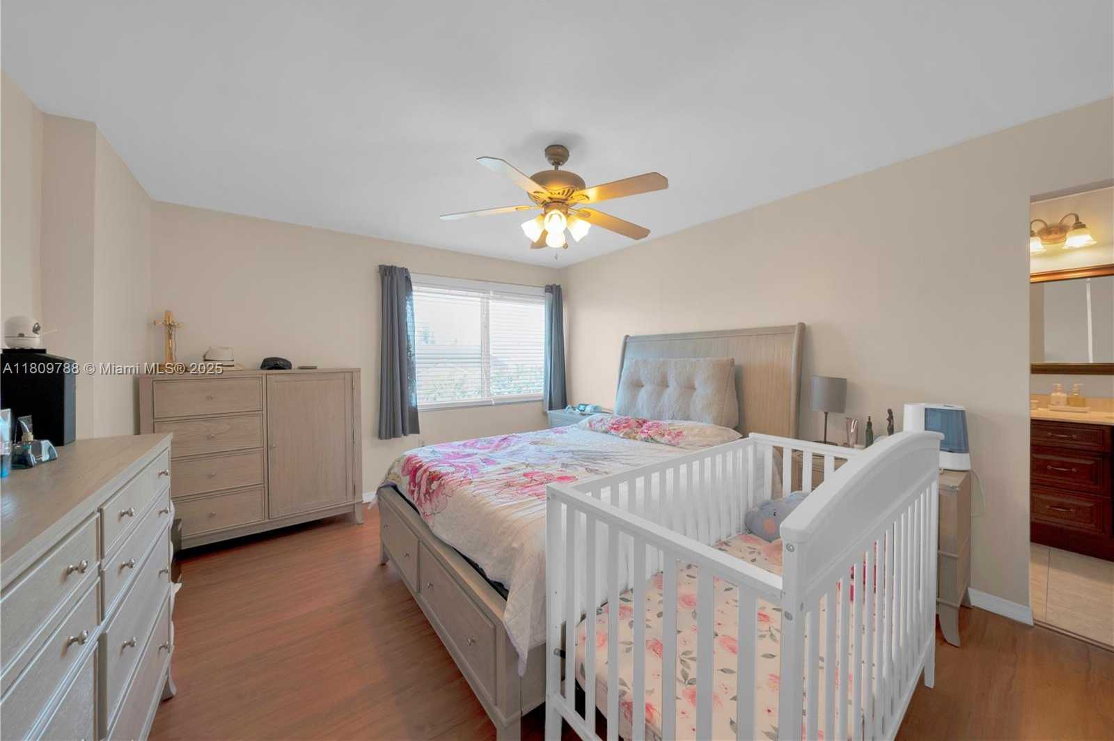 Small Image of 4542 SOUTH WEST 143RD CT W, Miami Number 19