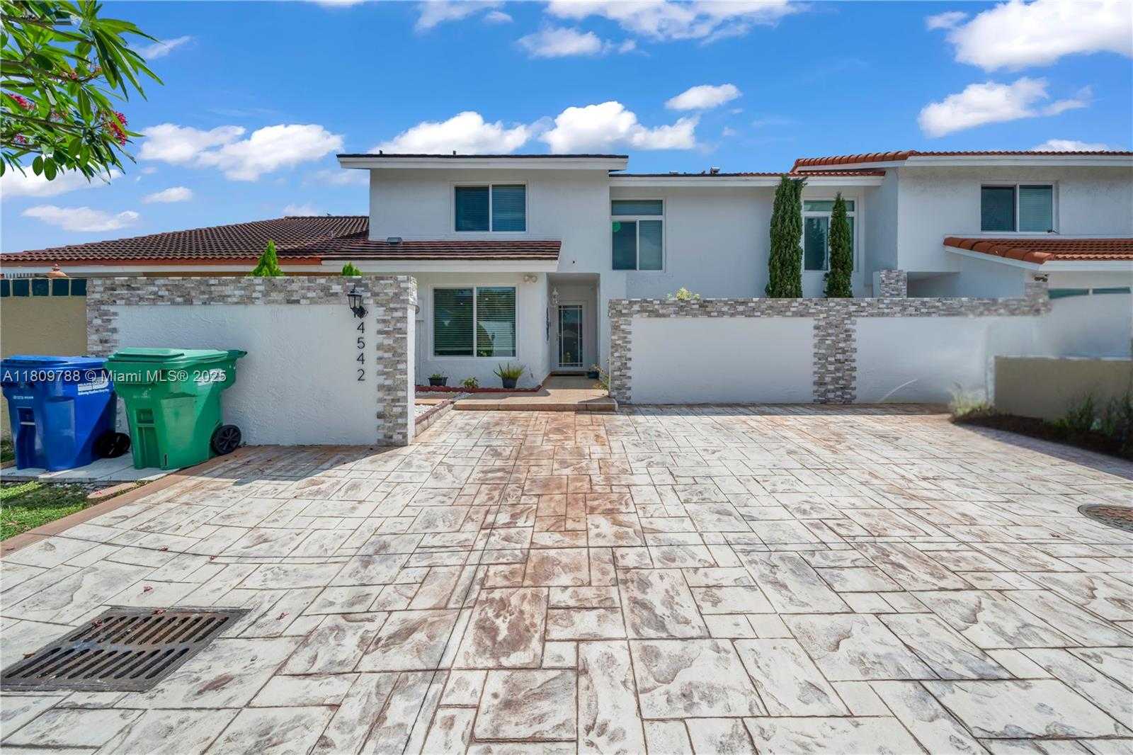 Small Image of 4542 SOUTH WEST 143RD CT W, Miami Number 28