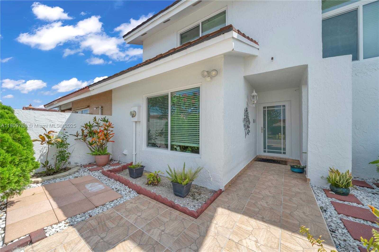 Small Image of 4542 SOUTH WEST 143RD CT W, Miami Number 5
