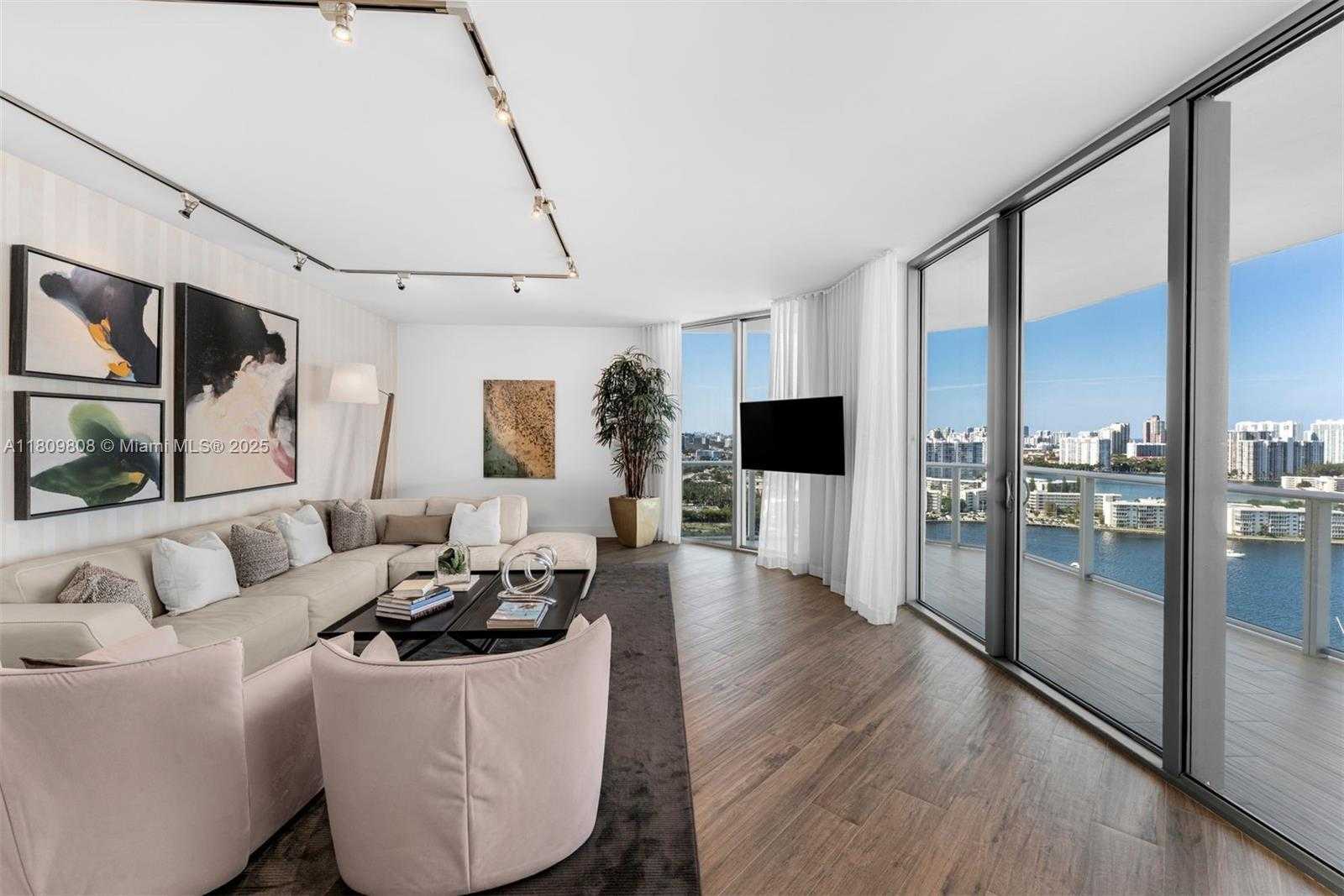 Small Image of 17301 BISCAYNE BLVD #2210, North Miami Beach Number 10