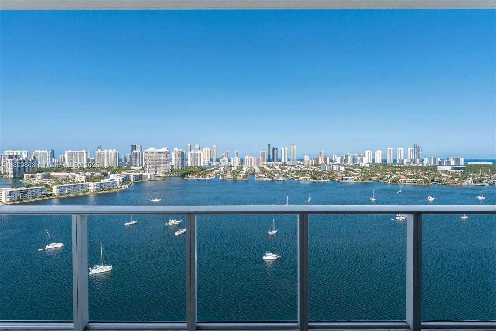 Small Image of 17301 BISCAYNE BLVD #2210, North Miami Beach Number 2
