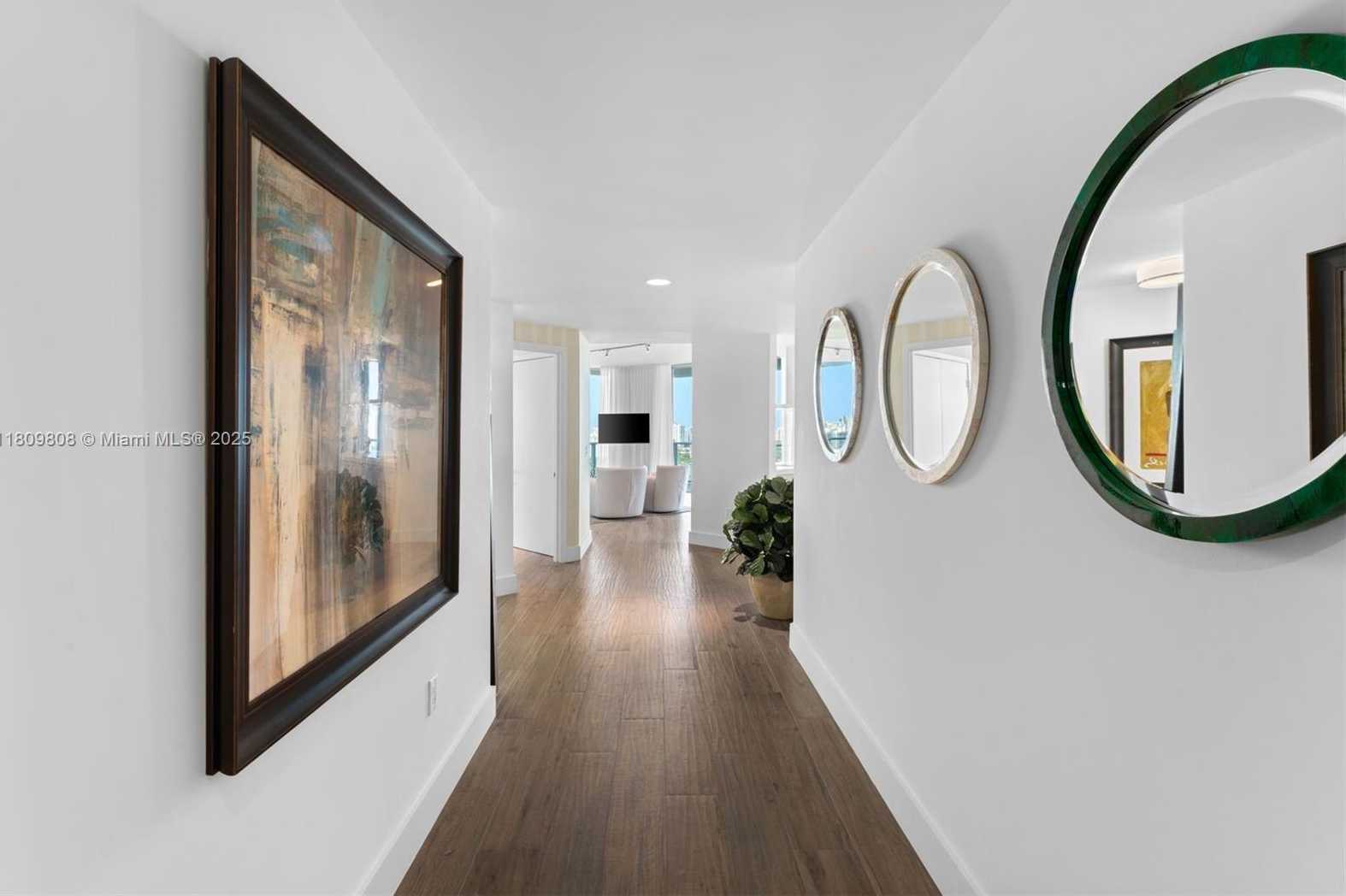 Small Image of 17301 BISCAYNE BLVD #2210, North Miami Beach Number 3