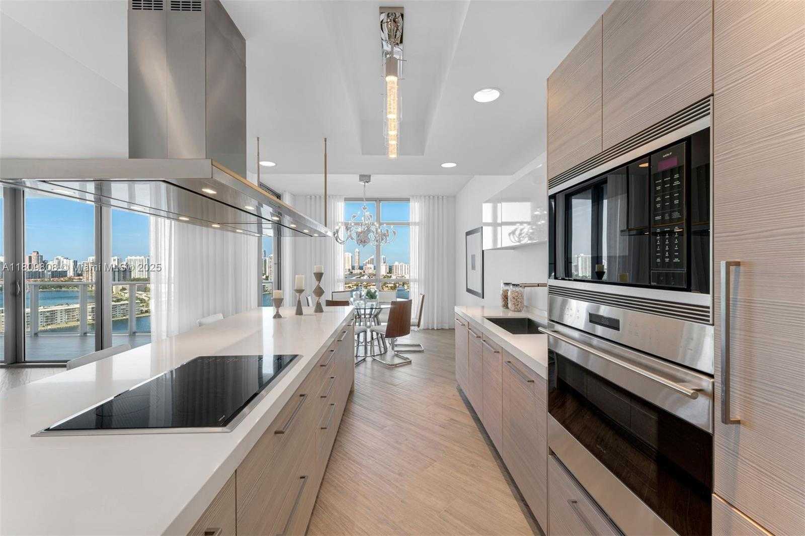 Small Image of 17301 BISCAYNE BLVD #2210, North Miami Beach Number 6