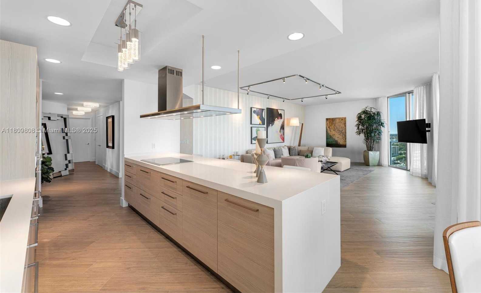 Small Image of 17301 BISCAYNE BLVD #2210, North Miami Beach Number 7