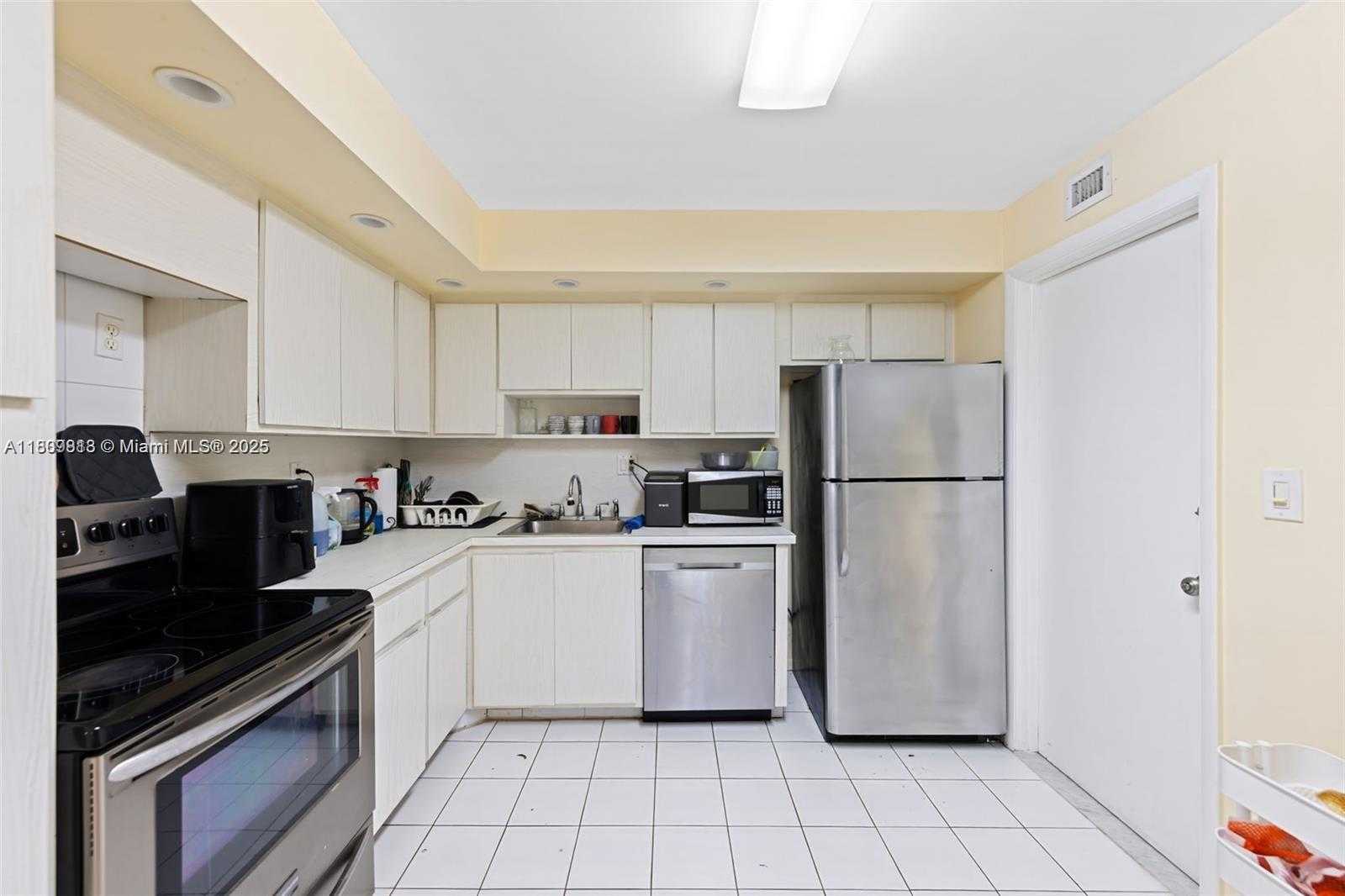Small Image of 3161 SOUTH OCEAN DR #607, Hallandale Beach Number 11