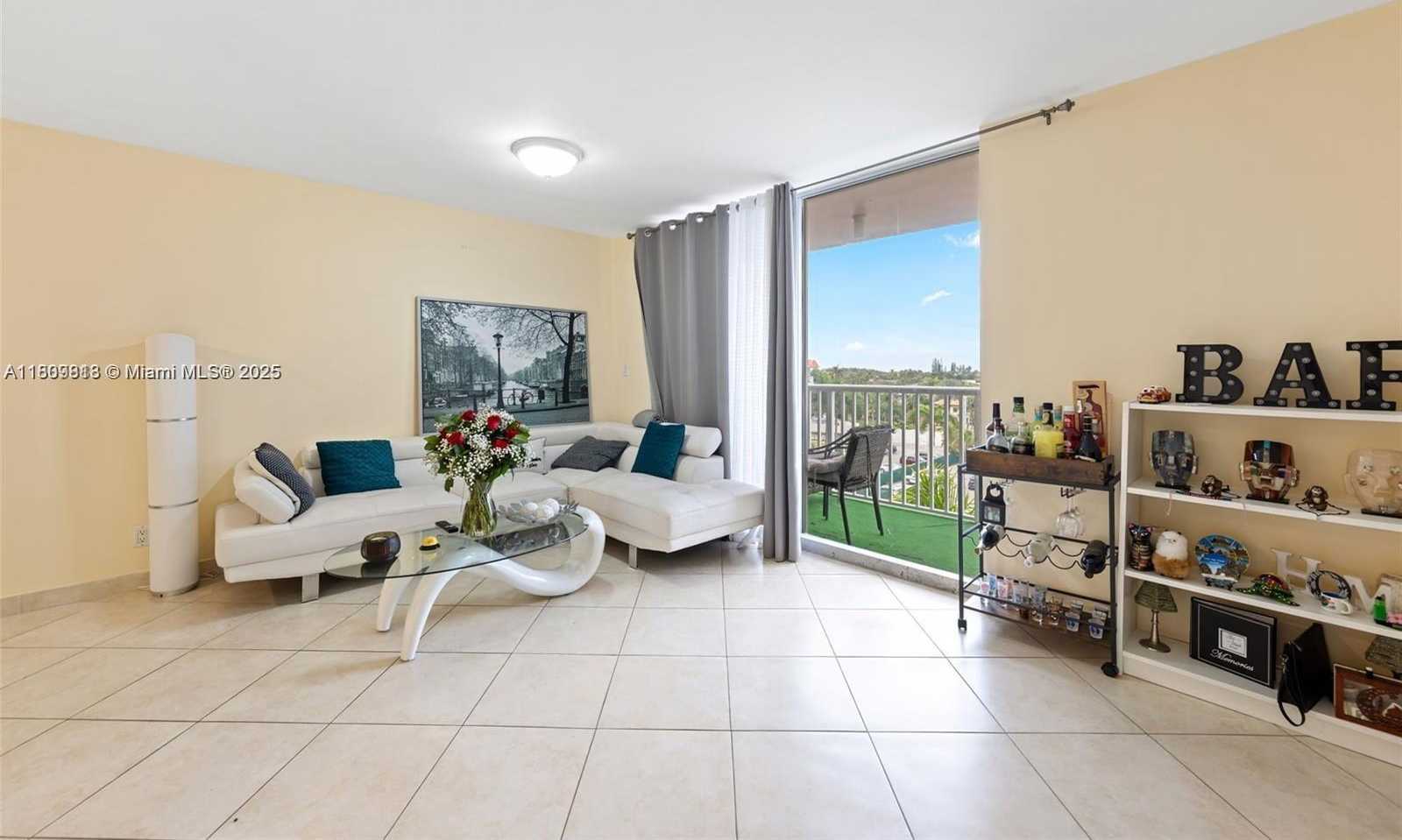 Small Image of 3161 SOUTH OCEAN DR #607, Hallandale Beach Number 3