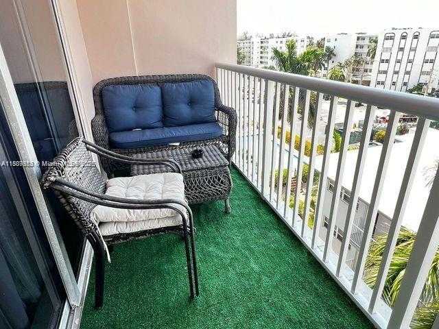 Small Image of 3161 SOUTH OCEAN DR #607, Hallandale Beach Number 5