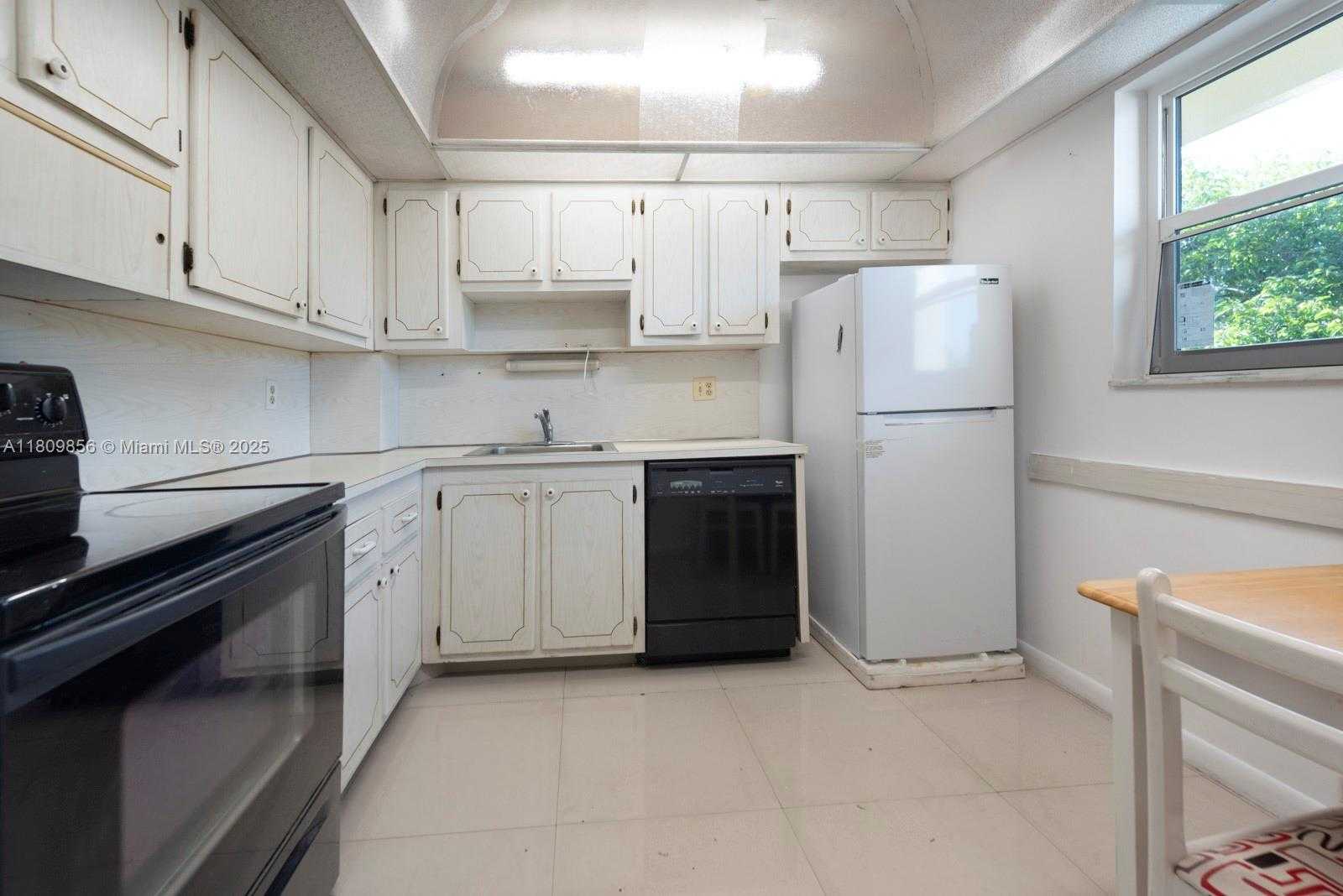 Small Image of 301 CAMBRIDGE RD #203, Hollywood Number 12