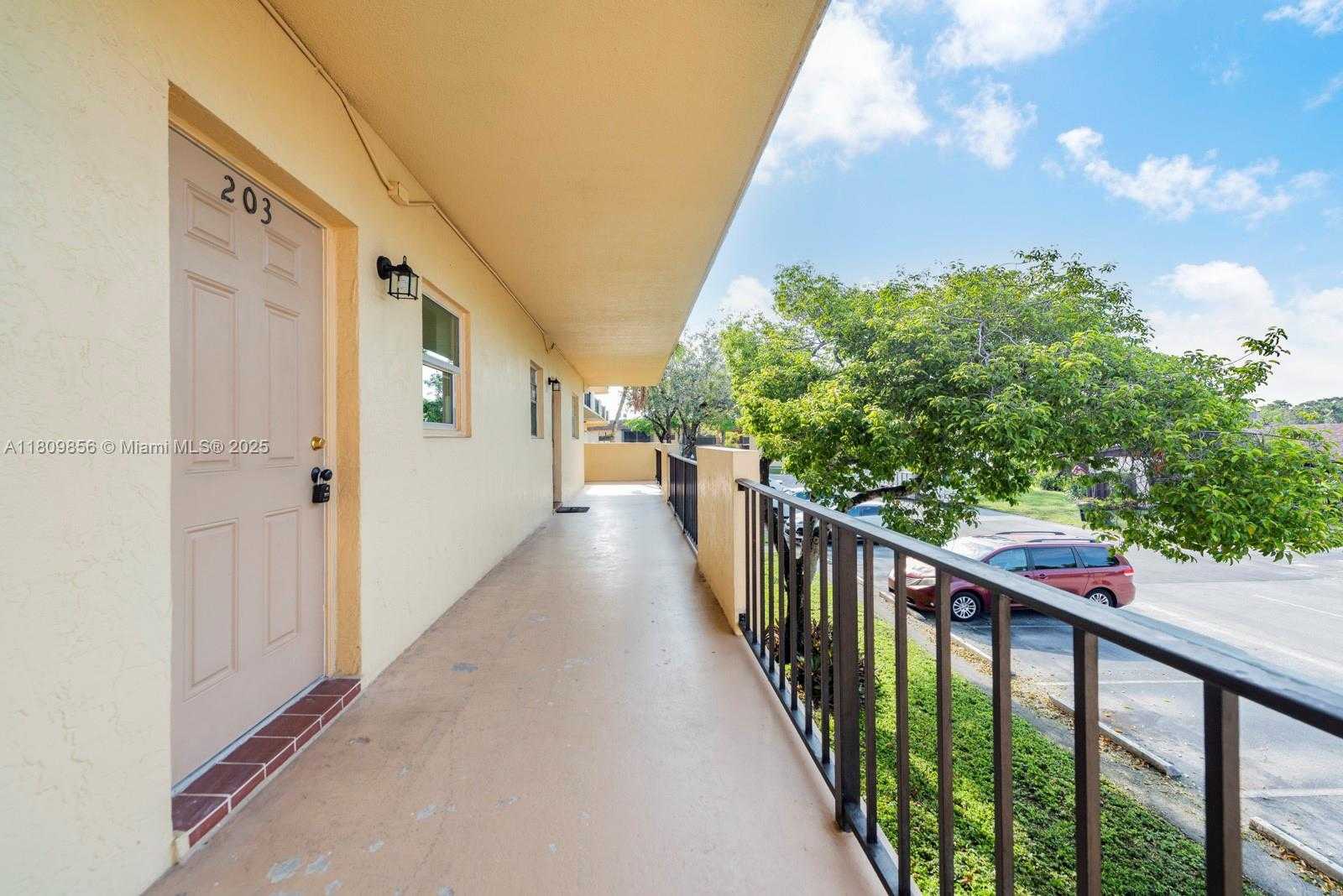 Small Image of 301 CAMBRIDGE RD #203, Hollywood Number 15