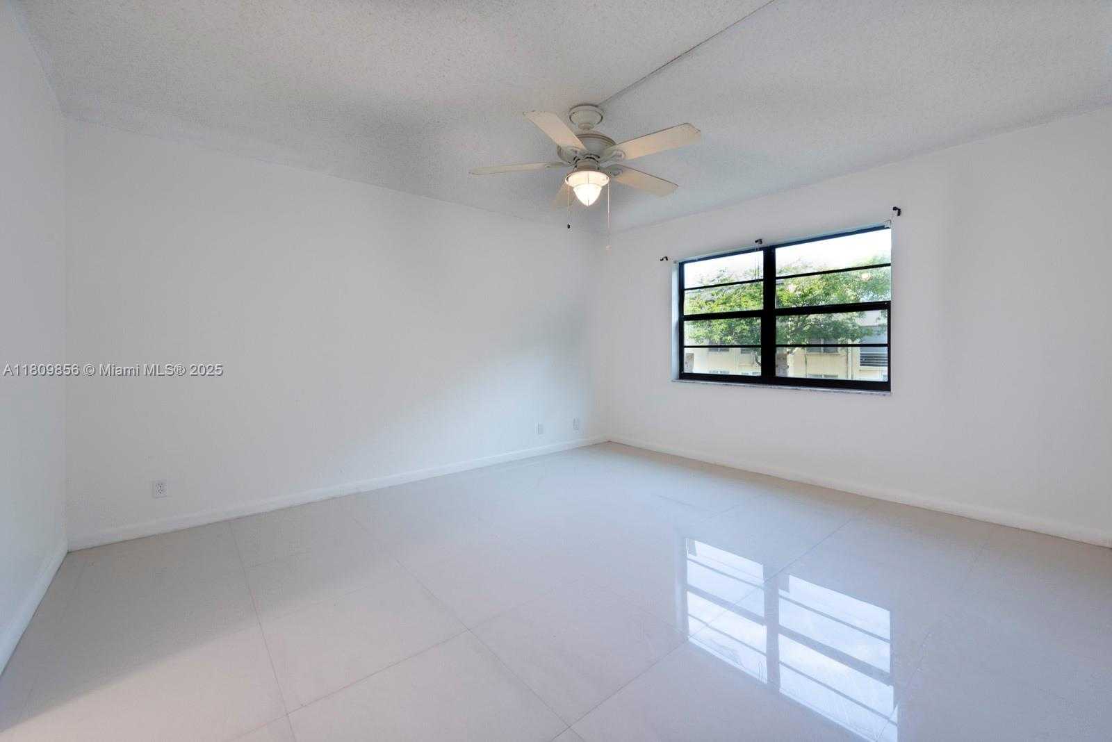 Small Image of 301 CAMBRIDGE RD #203, Hollywood Number 3