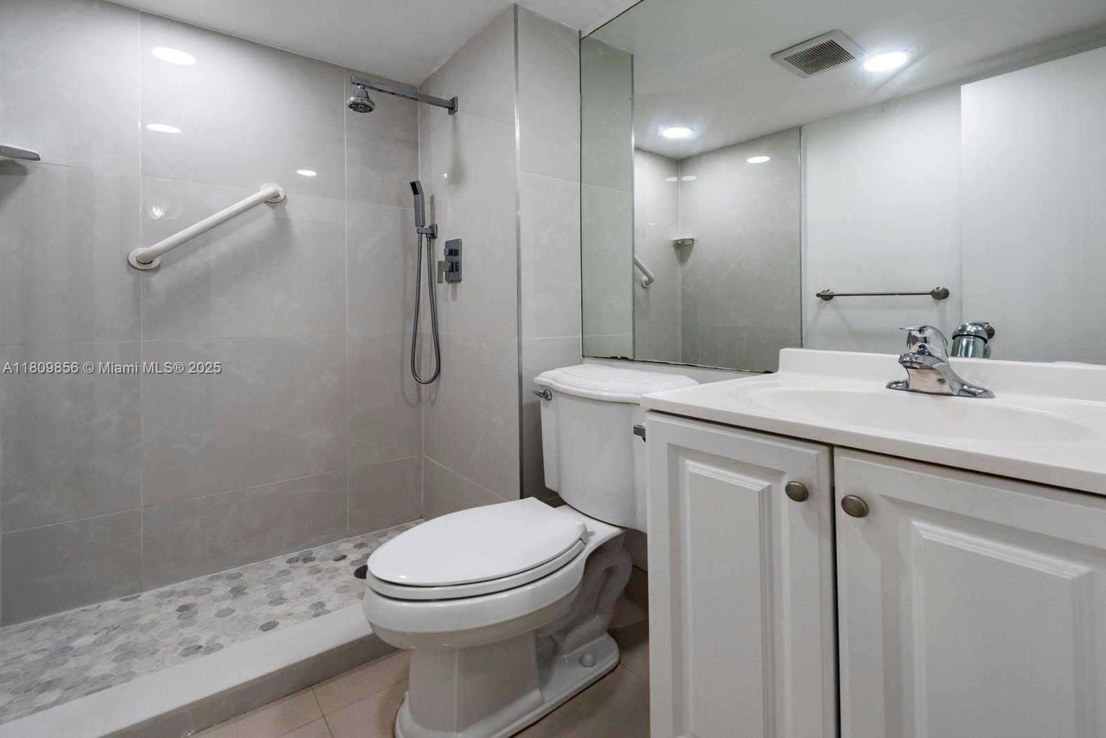 Small Image of 301 CAMBRIDGE RD #203, Hollywood Number 4