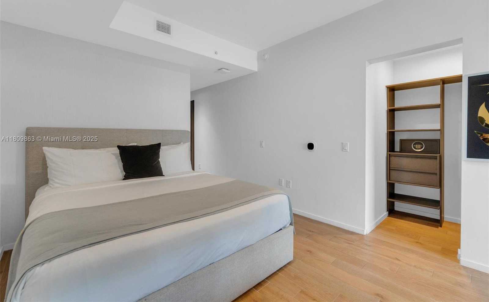 Small Image of 398 NORTH EAST 5TH ST #3503, Miami Number 12