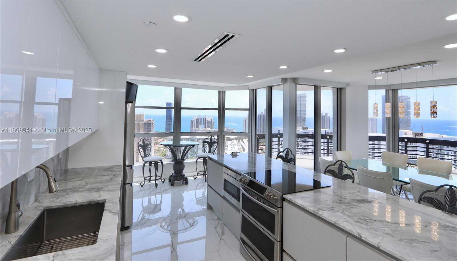 Small Image of 3500 MYSTIC POINTE DR #3906, Aventura Number 4