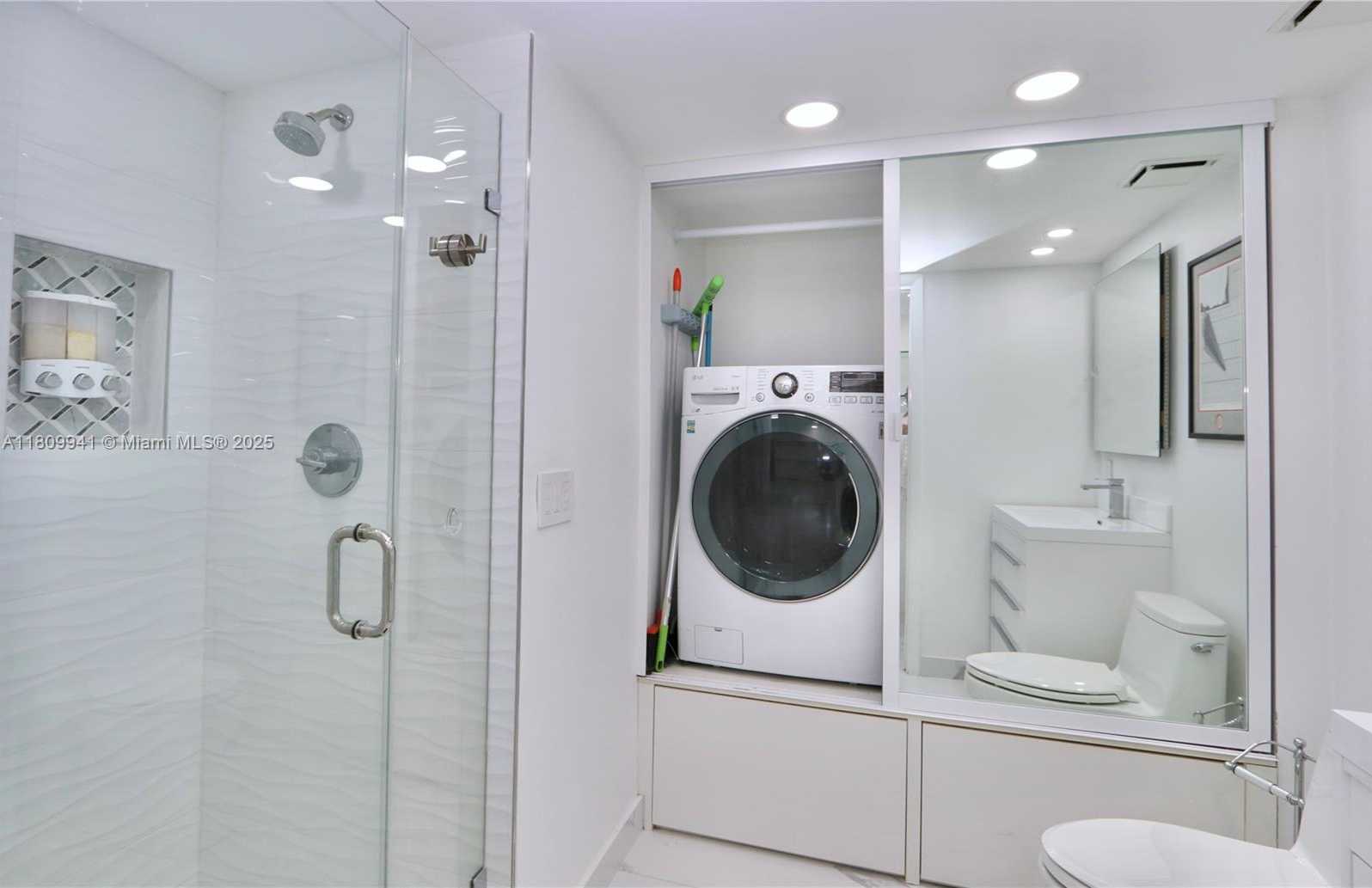Small Image of 3500 MYSTIC POINTE DR #3906, Aventura Number 47
