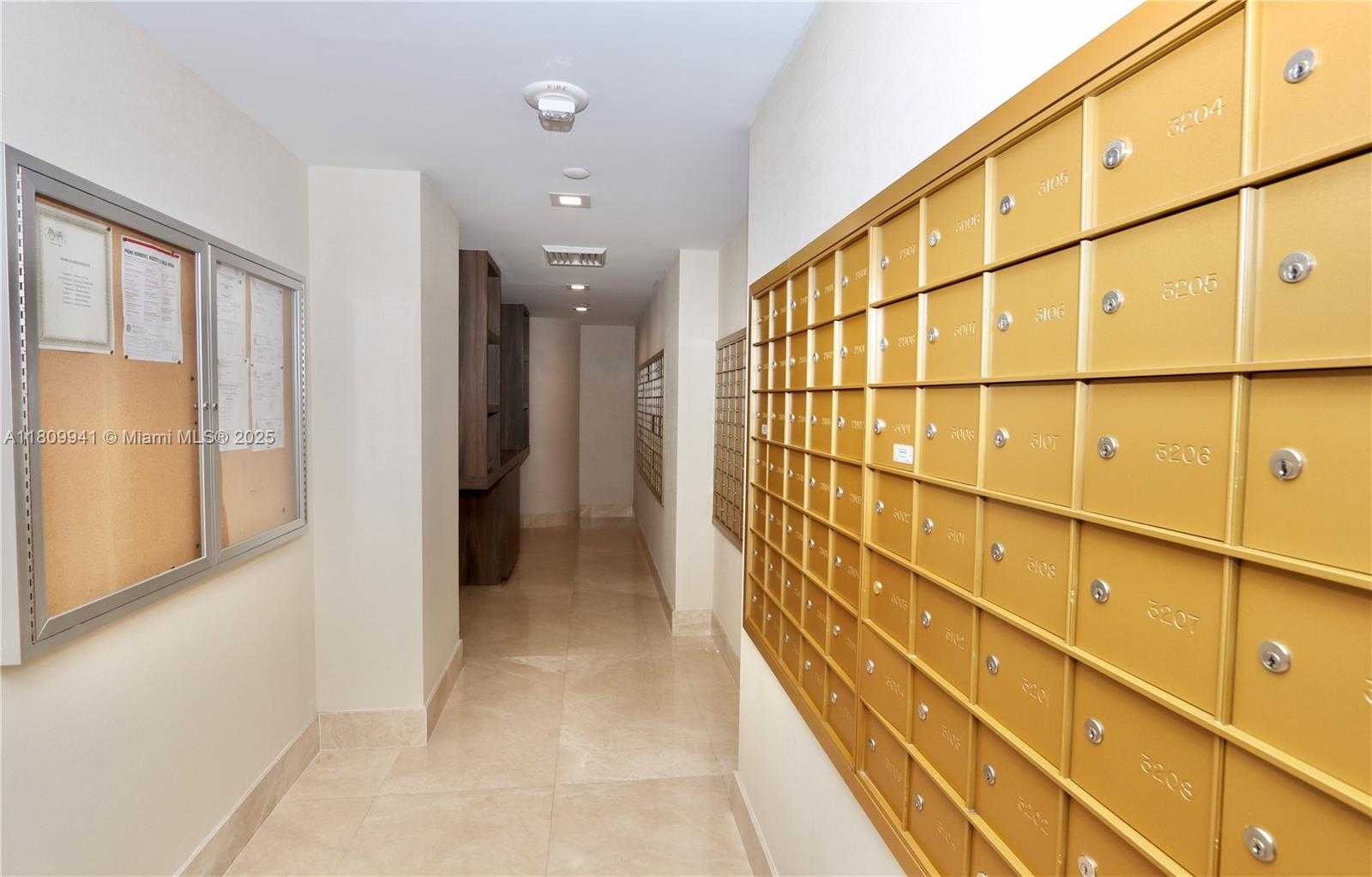 Small Image of 3500 MYSTIC POINTE DR #3906, Aventura Number 74