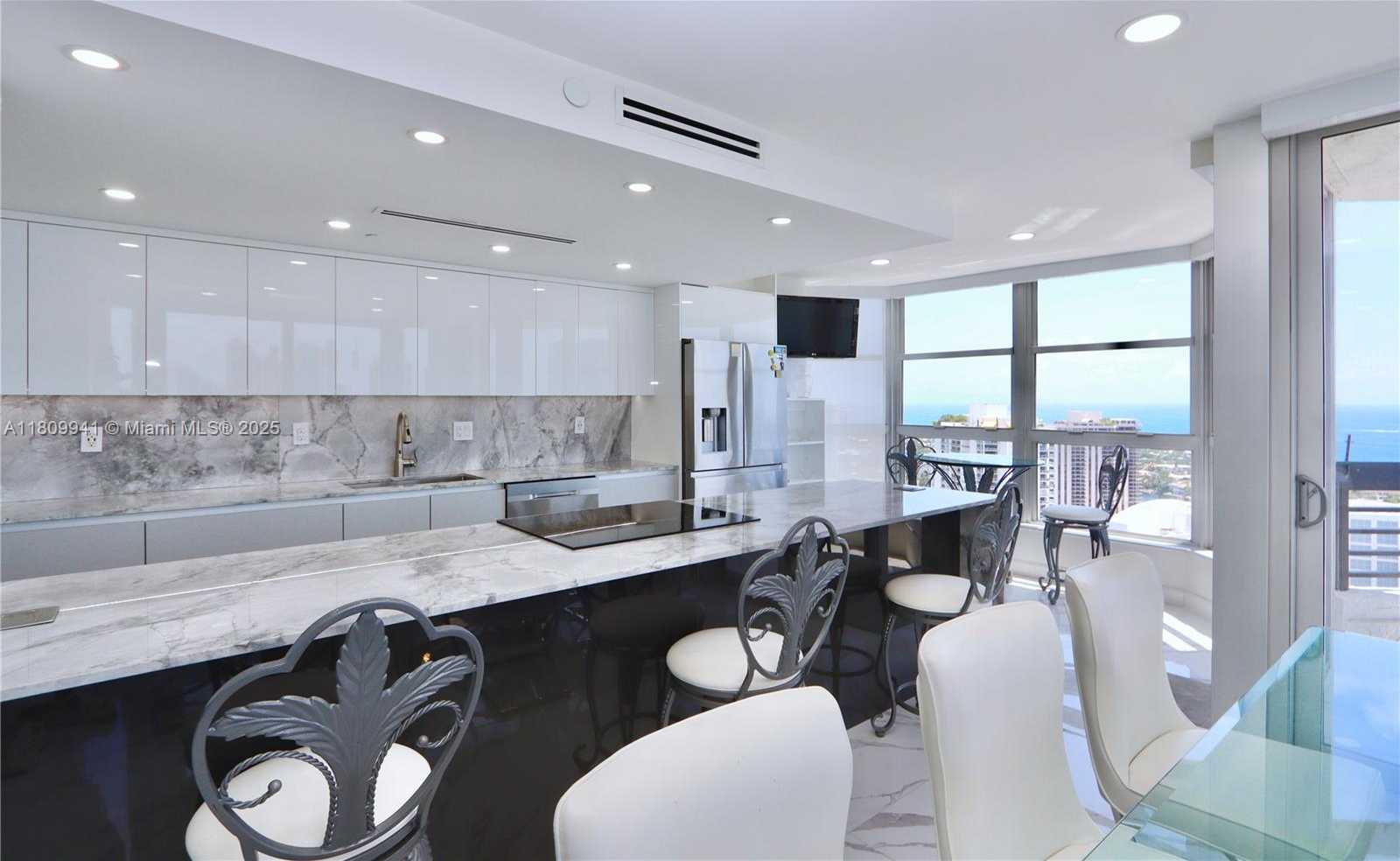 Small Image of 3500 MYSTIC POINTE DR #3906, Aventura Number 8