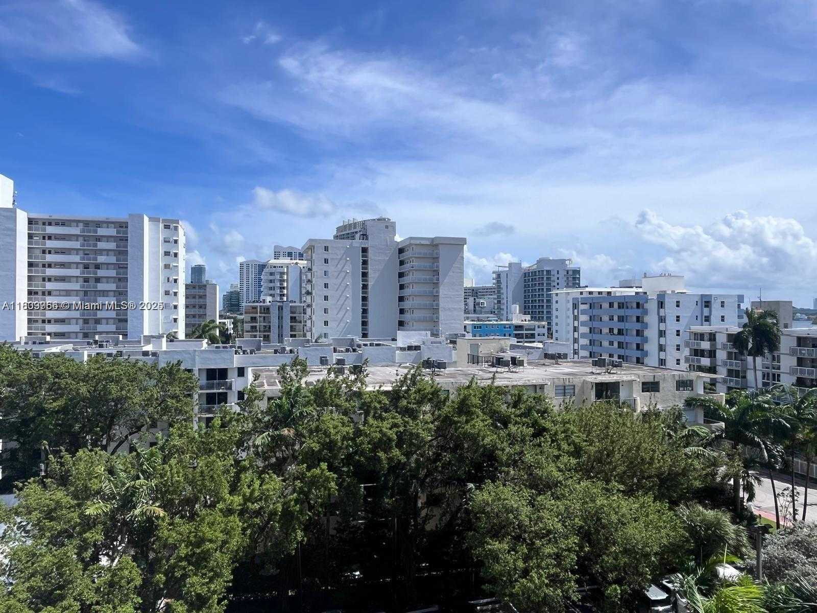 Small Image of 1688 WEST AVE #706, Miami Beach Number 11