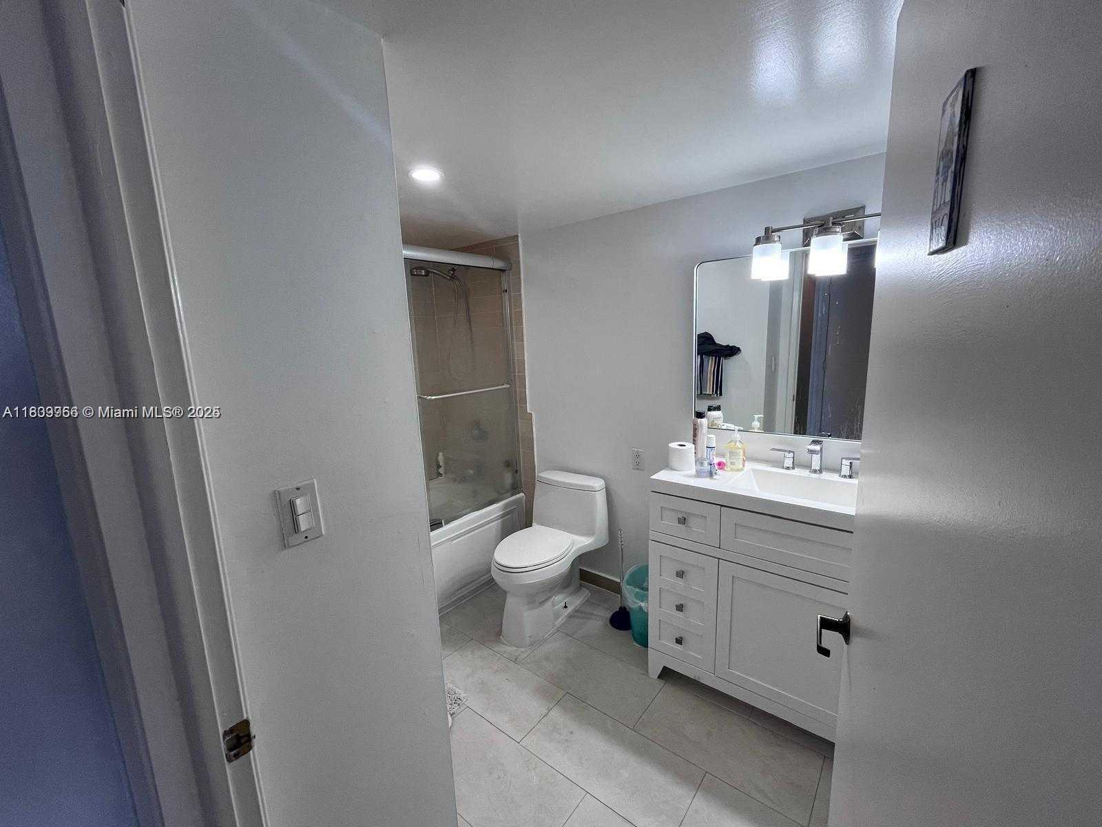 Small Image of 1688 WEST AVE #706, Miami Beach Number 4