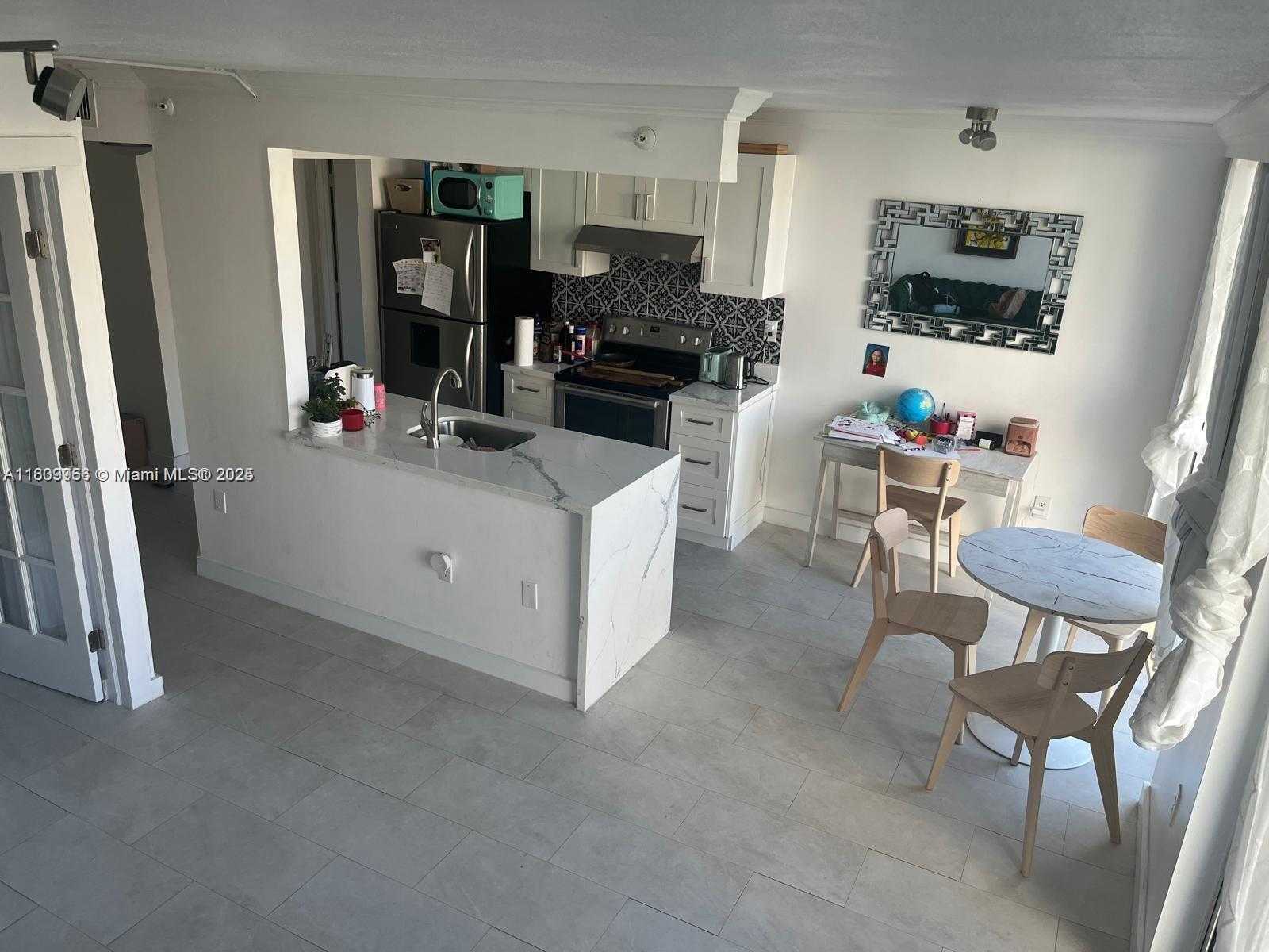 Small Image of 1688 WEST AVE #706, Miami Beach Number 6