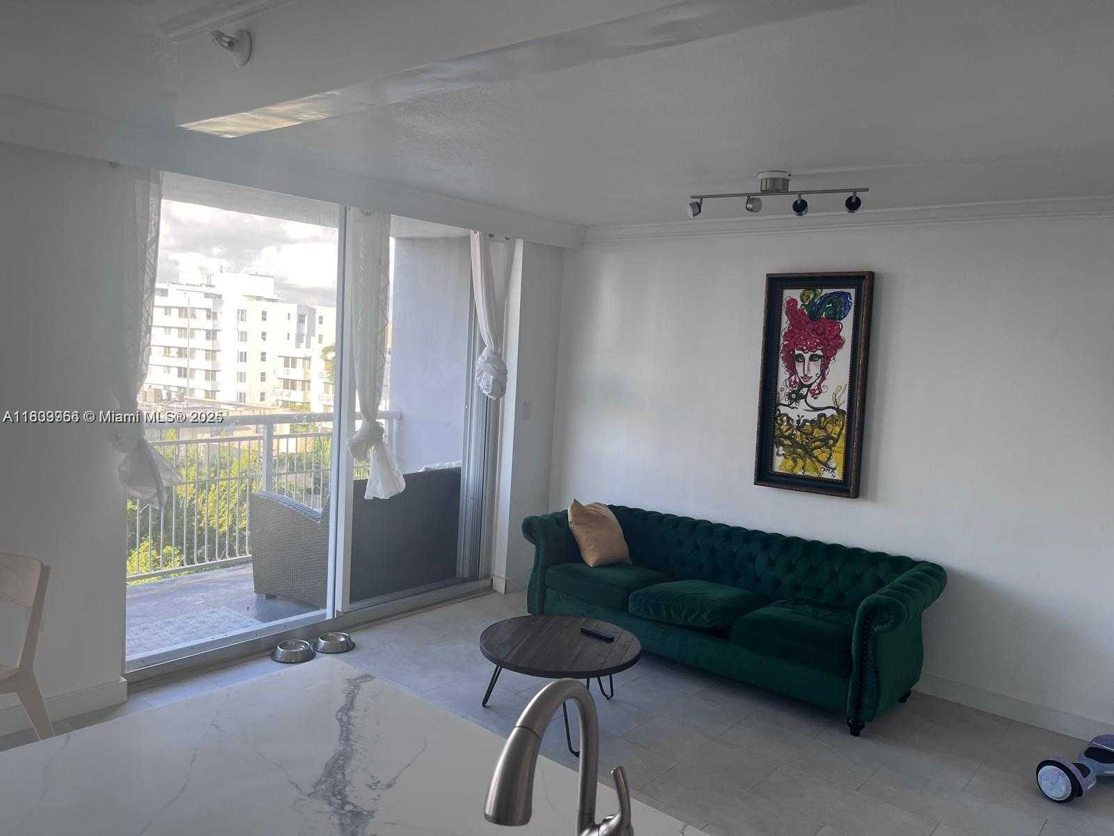 Small Image of 1688 WEST AVE #706, Miami Beach Number 7