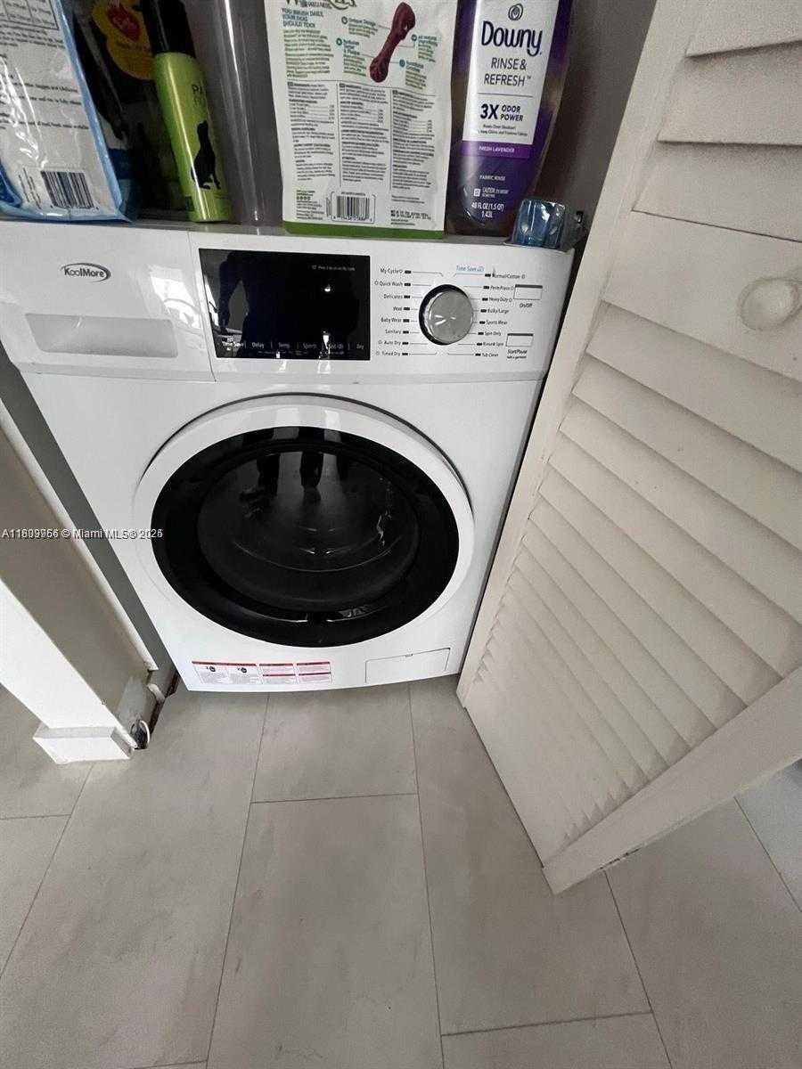 Small Image of 1688 WEST AVE #706, Miami Beach Number 8