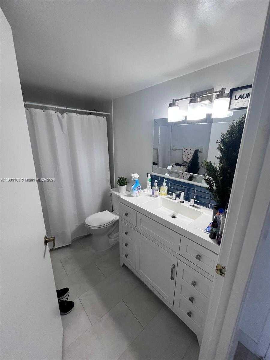 Small Image of 1688 WEST AVE #706, Miami Beach Number 9