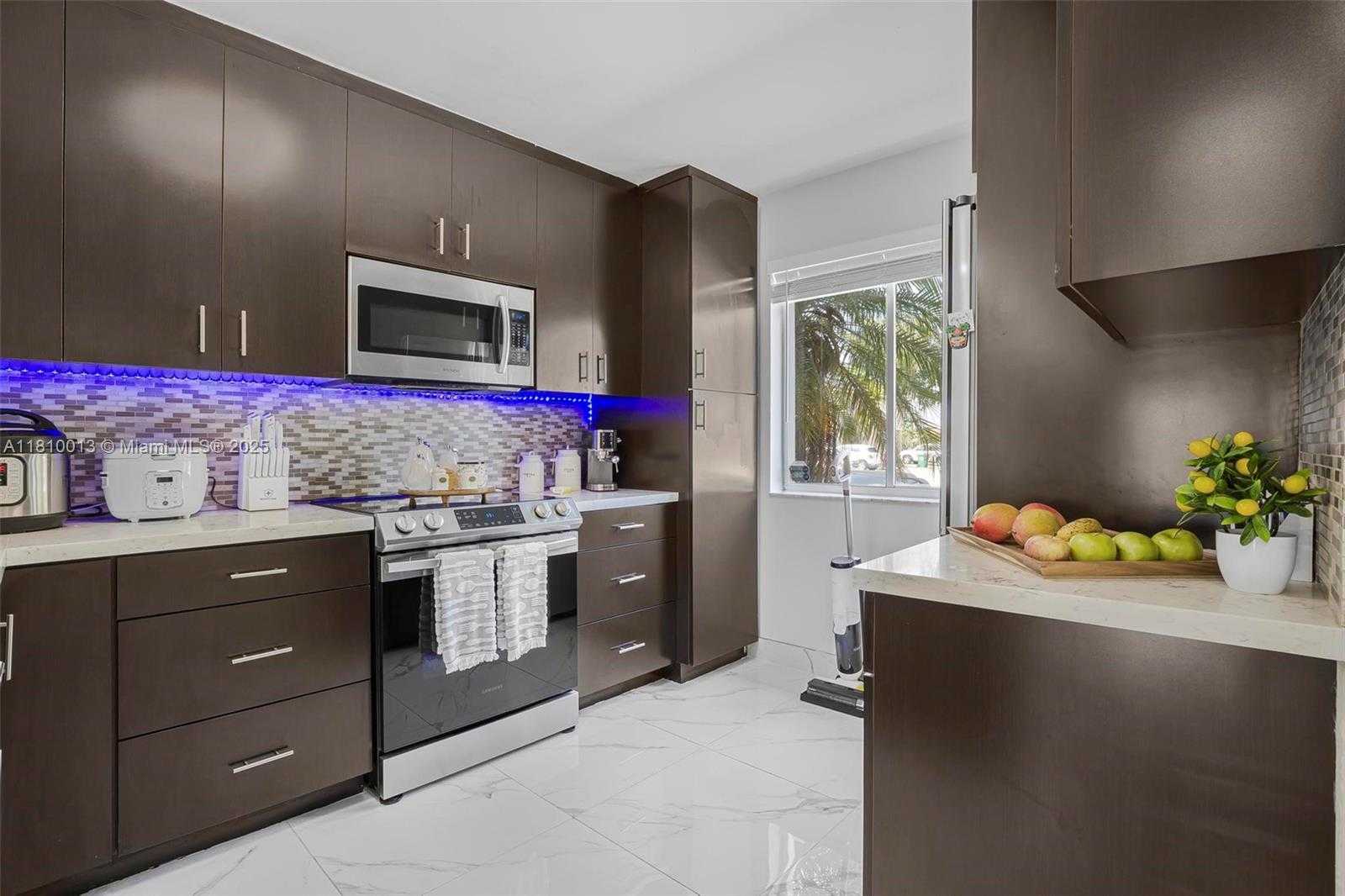Small Image of 17306 SOUTH WEST 139TH CT, Miami Number 13