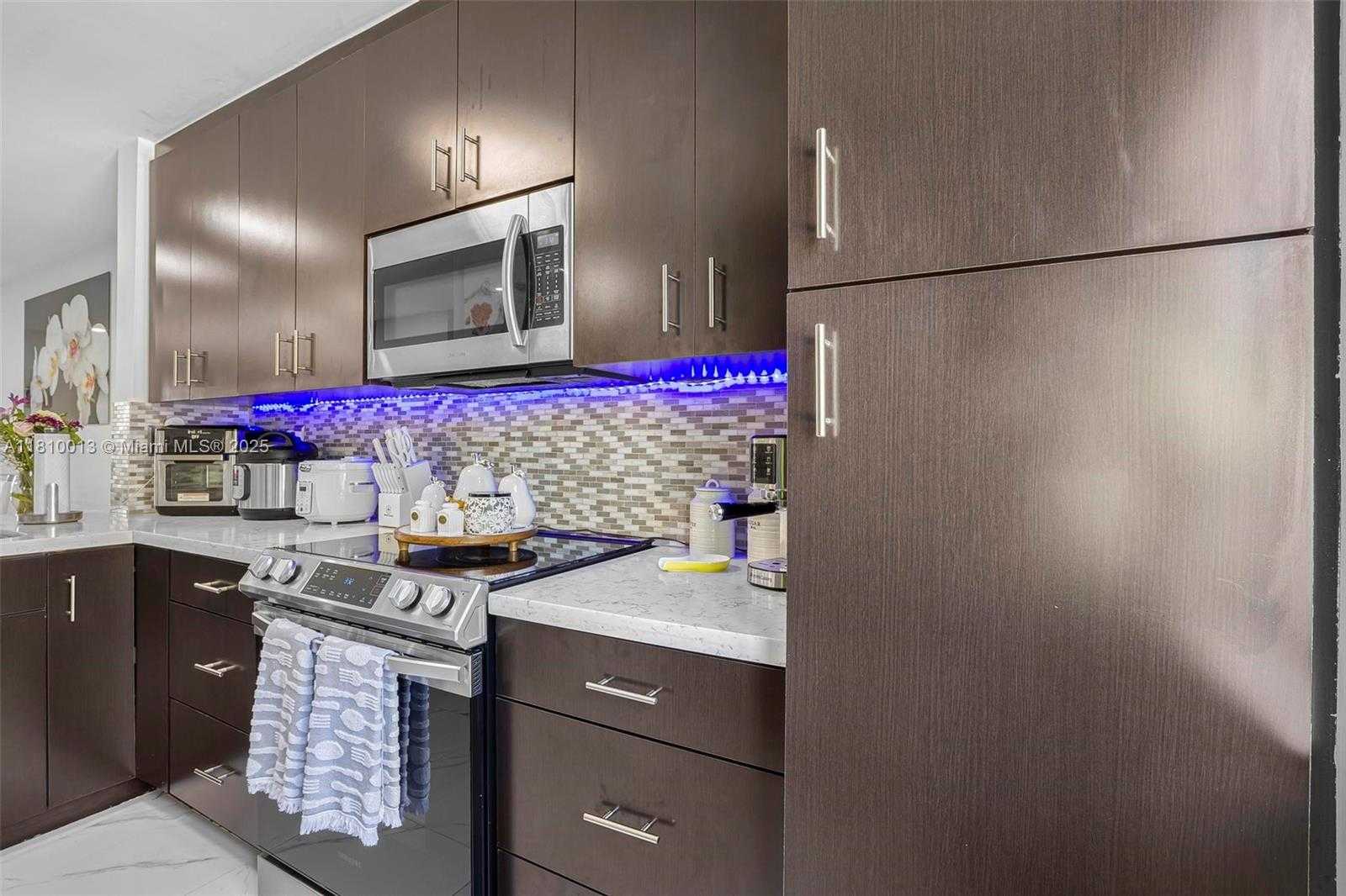 Small Image of 17306 SOUTH WEST 139TH CT, Miami Number 14