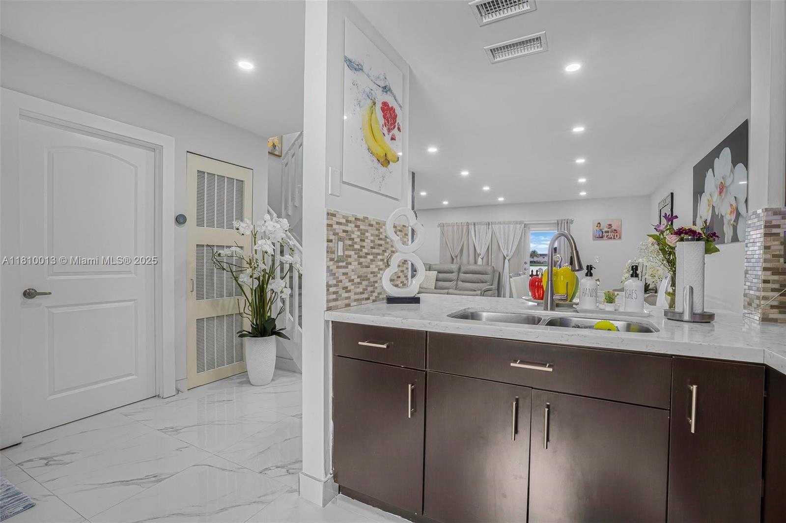 Small Image of 17306 SOUTH WEST 139TH CT, Miami Number 16