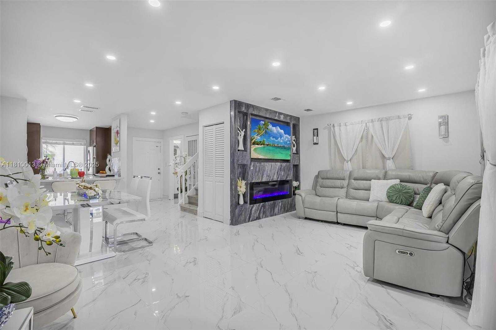Small Image of 17306 SOUTH WEST 139TH CT, Miami Number 7