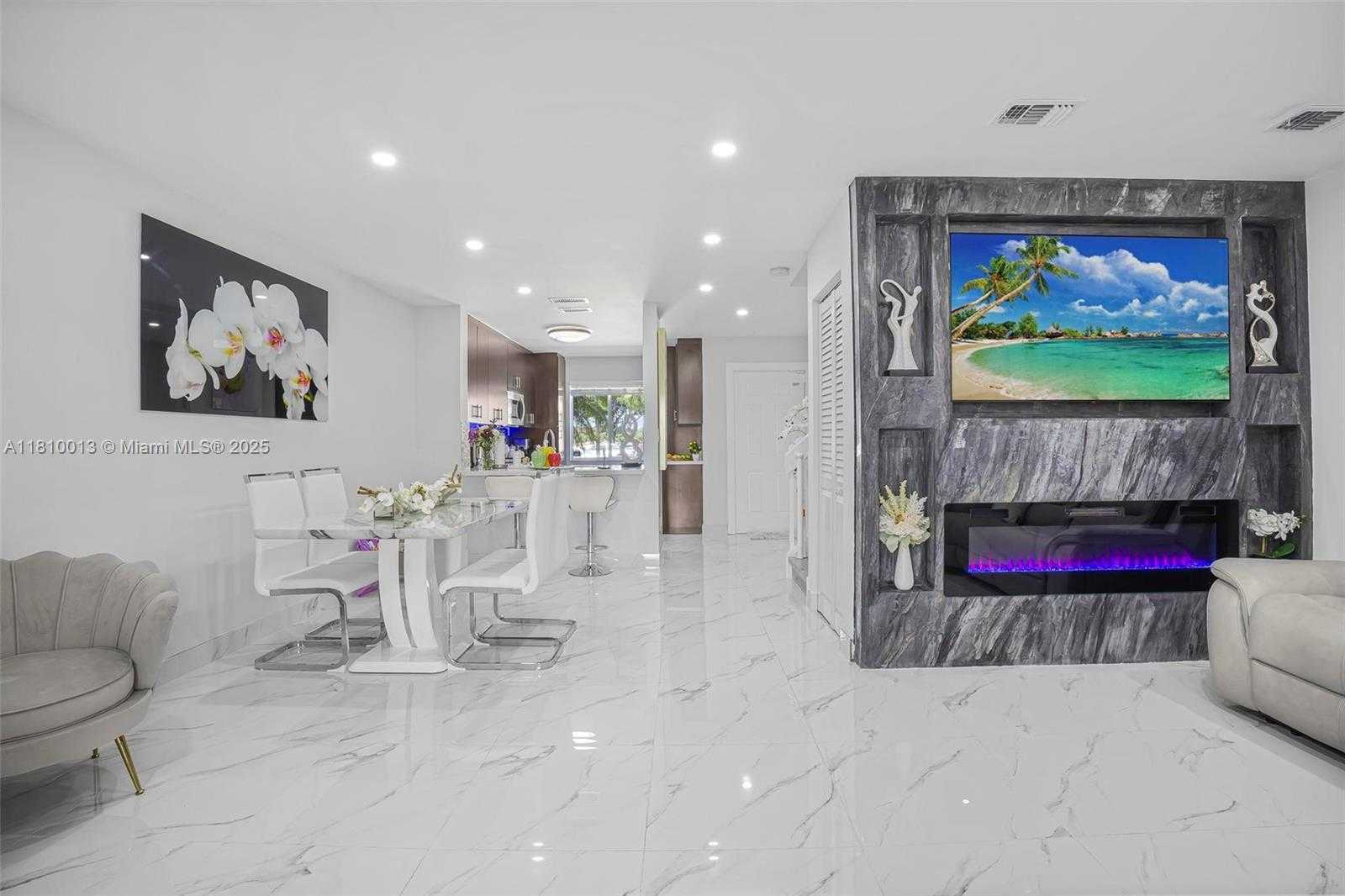 Small Image of 17306 SOUTH WEST 139TH CT, Miami Number 8