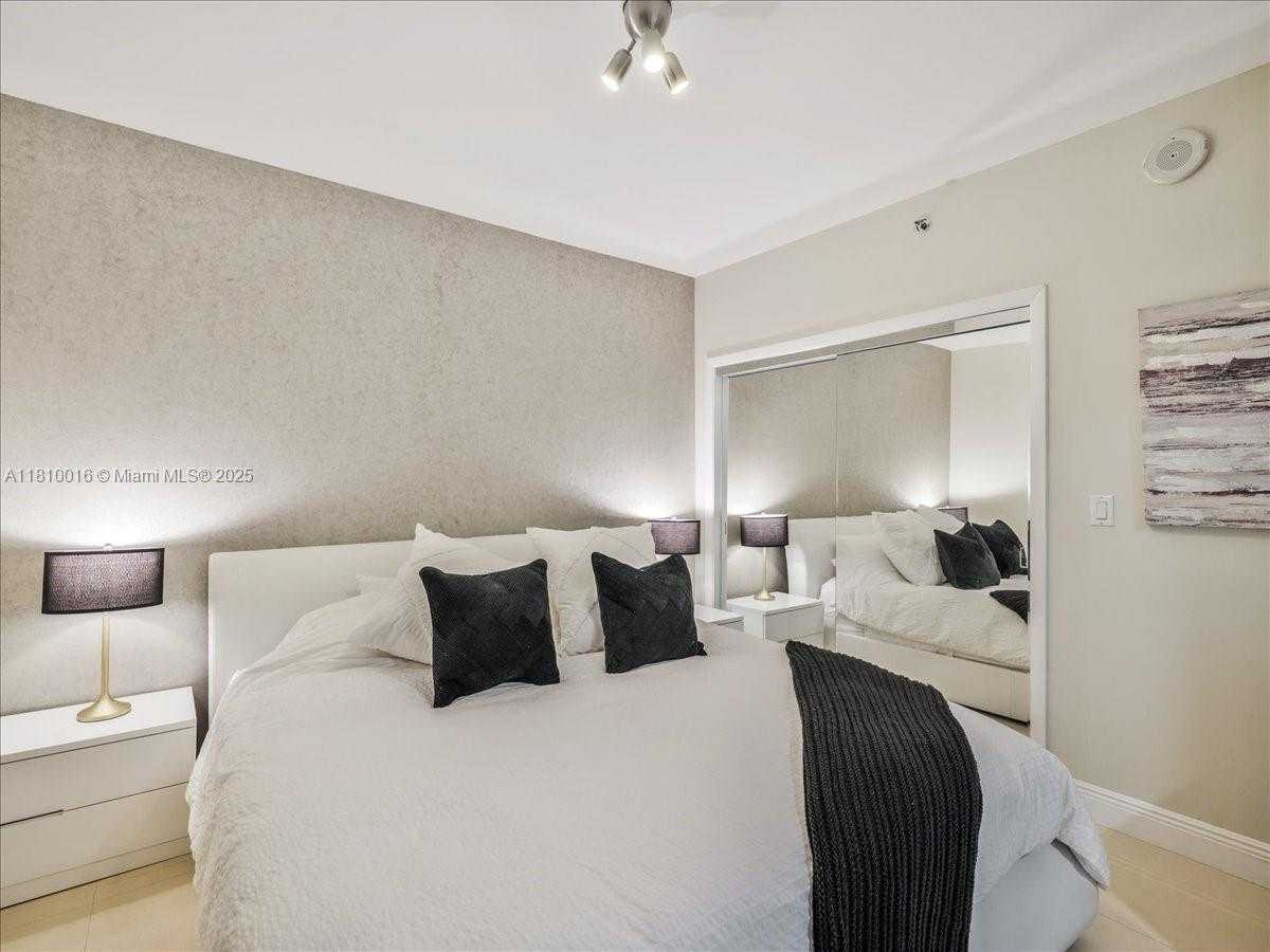 Small Image of 1830 SOUTH OCEAN DR #5009, Hallandale Beach Number 15