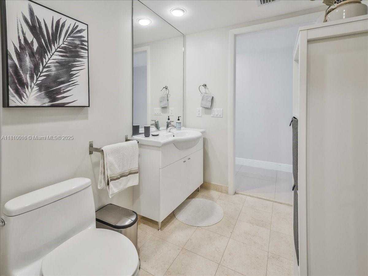 Small Image of 1830 SOUTH OCEAN DR #5009, Hallandale Beach Number 18